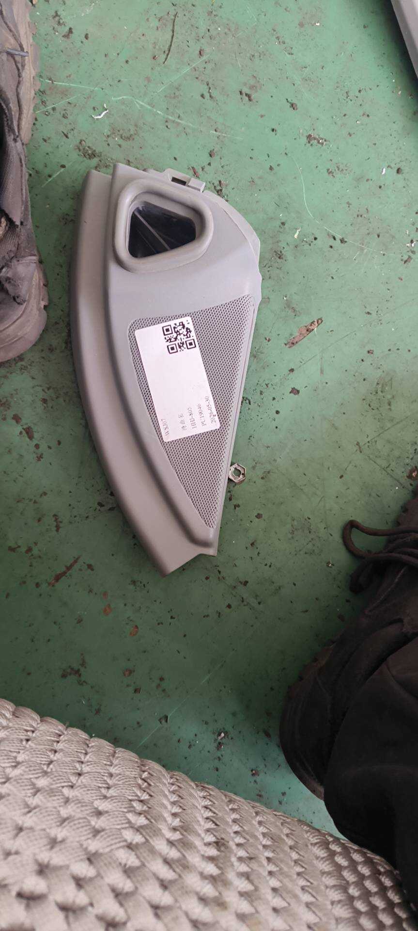 A1647250198 倒车镜三角饰板(左外)