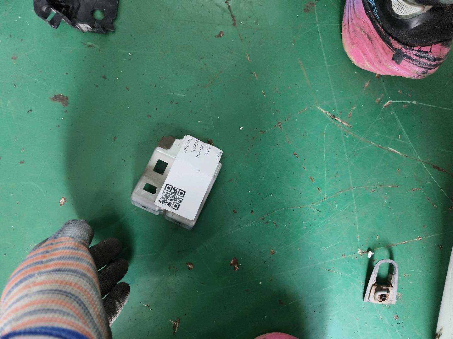 6762576010 前车门1号装饰板支架