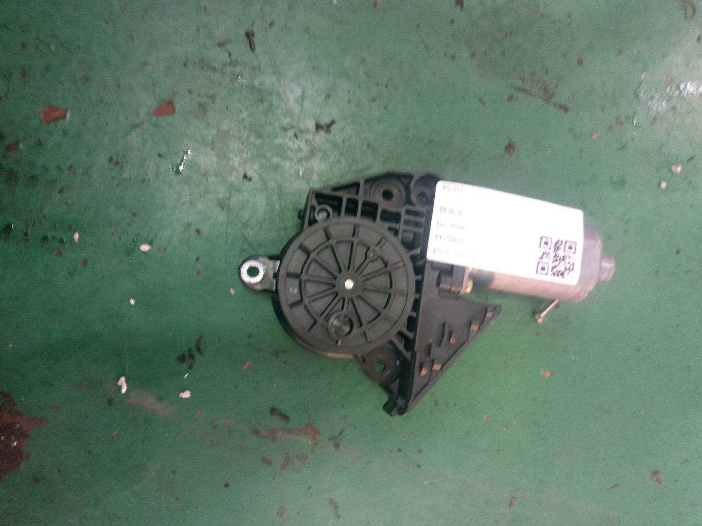 8E1959802G Front Door Window Motor, Right