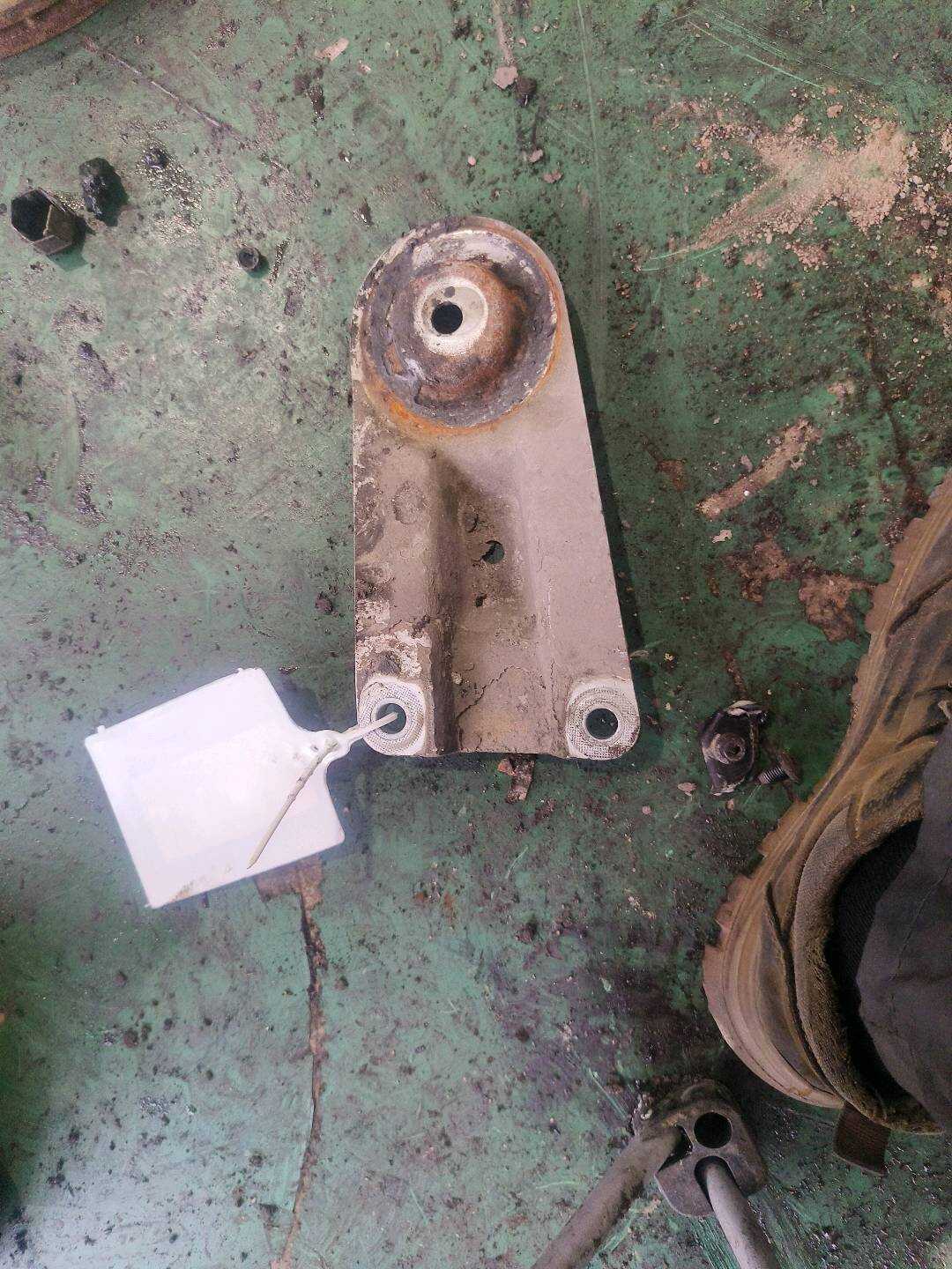 8E0399540B Subframe Crossmember Bracket, Right