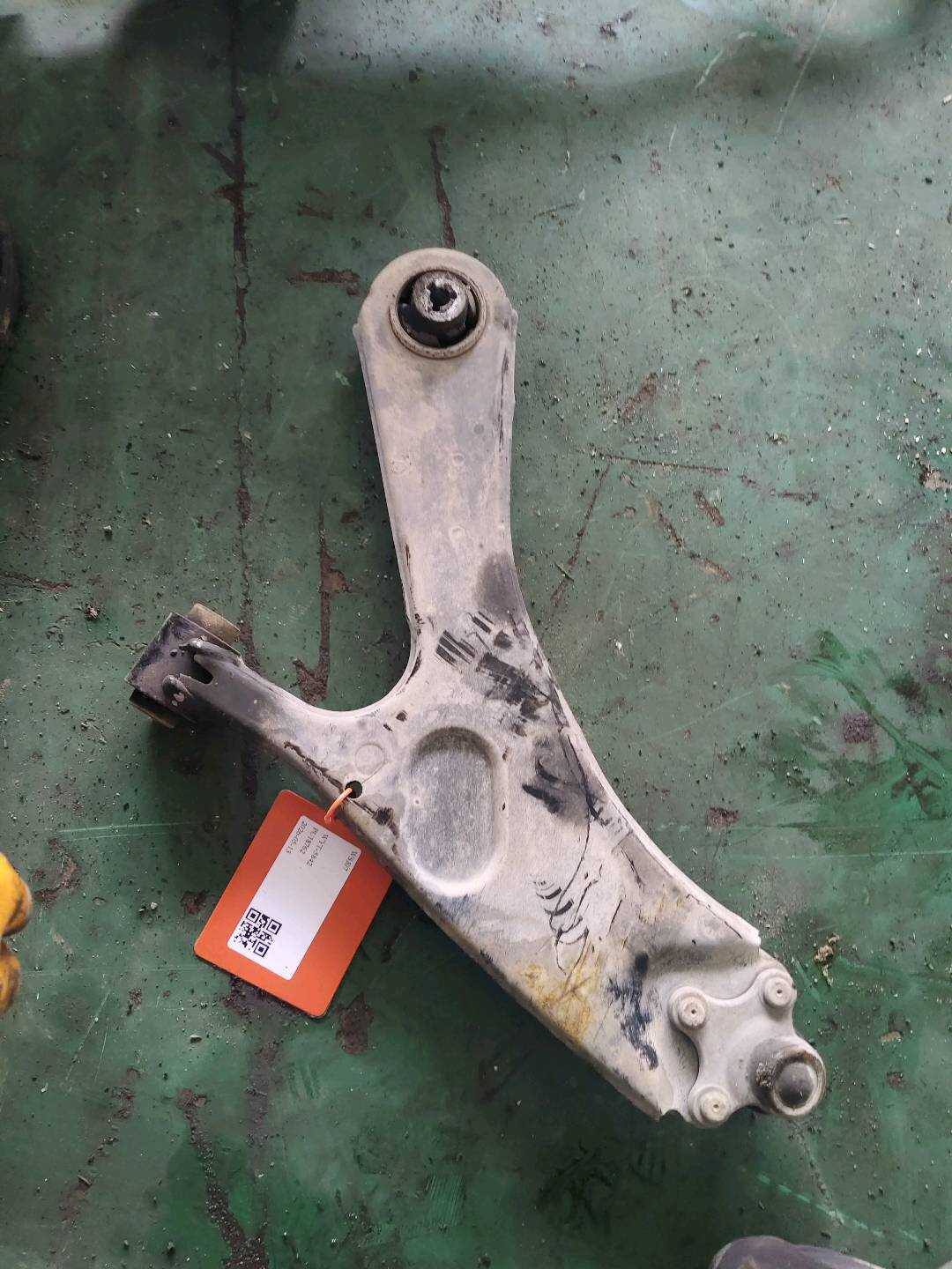 B012532 前悬架左三角臂