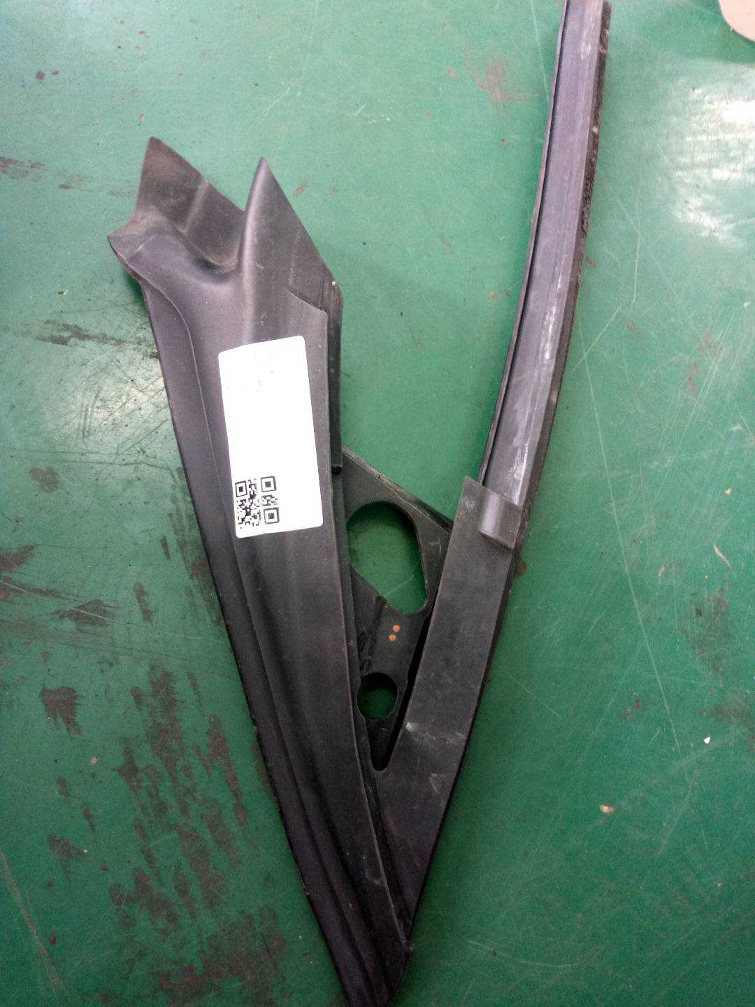 51337119067 前门玻璃绒槽(左)