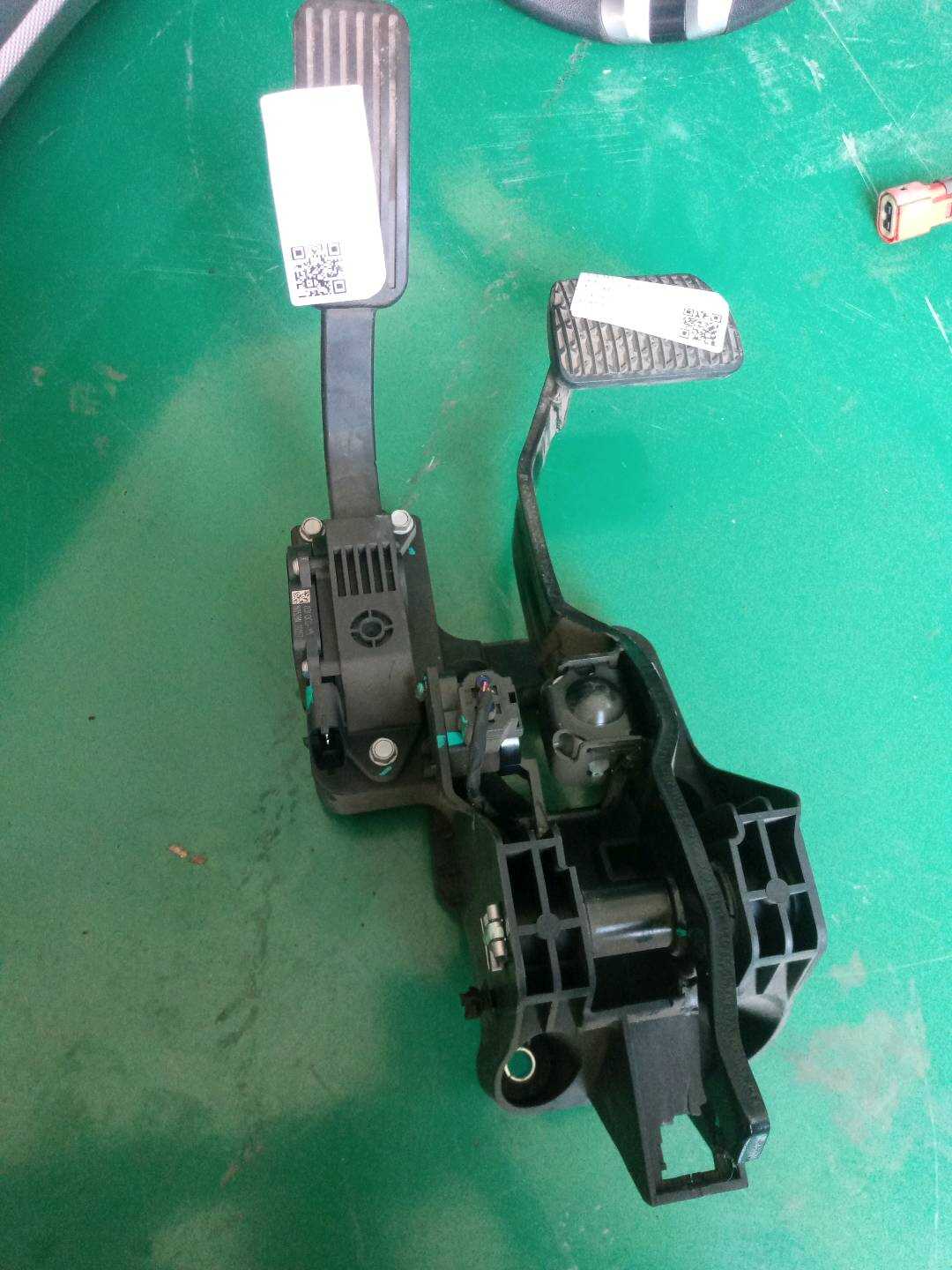 10401899 Brake Pedal