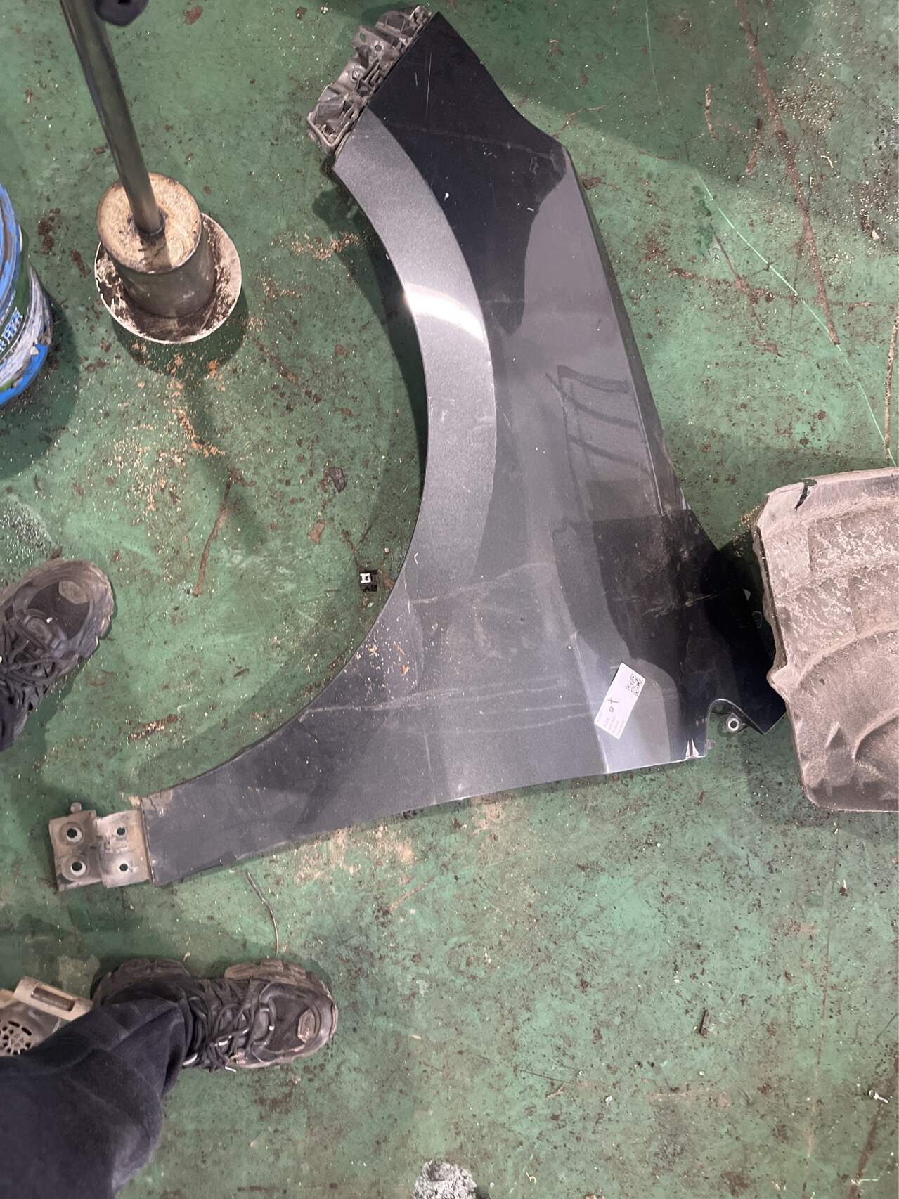 84172708 Front Fender, Left