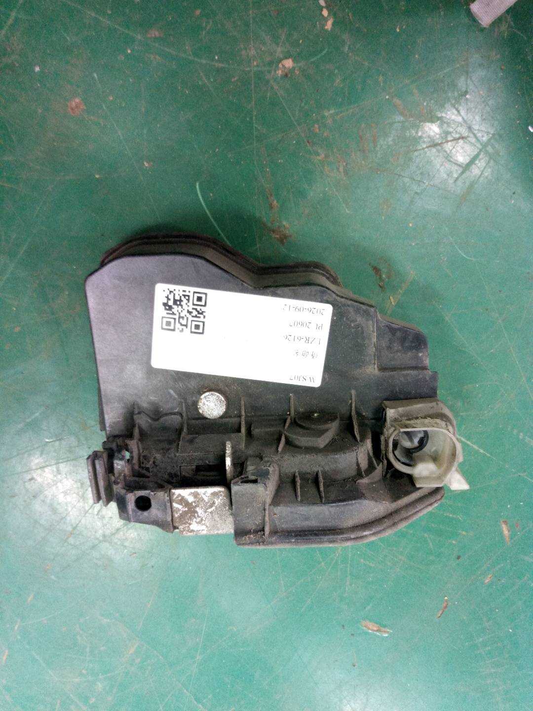 51217318409 前门锁机构(左)