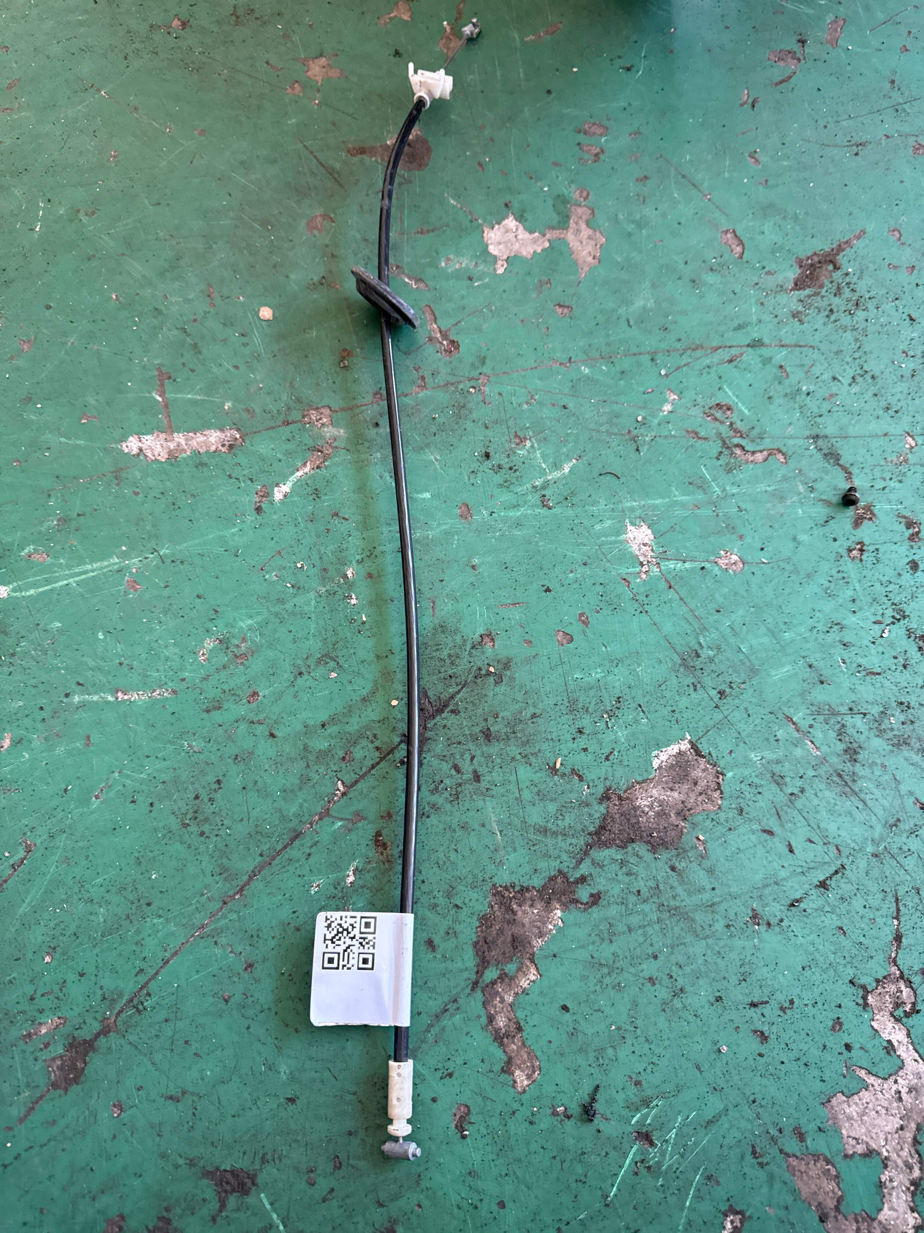 LR010276 Front Door Inner Handle Cable, Left