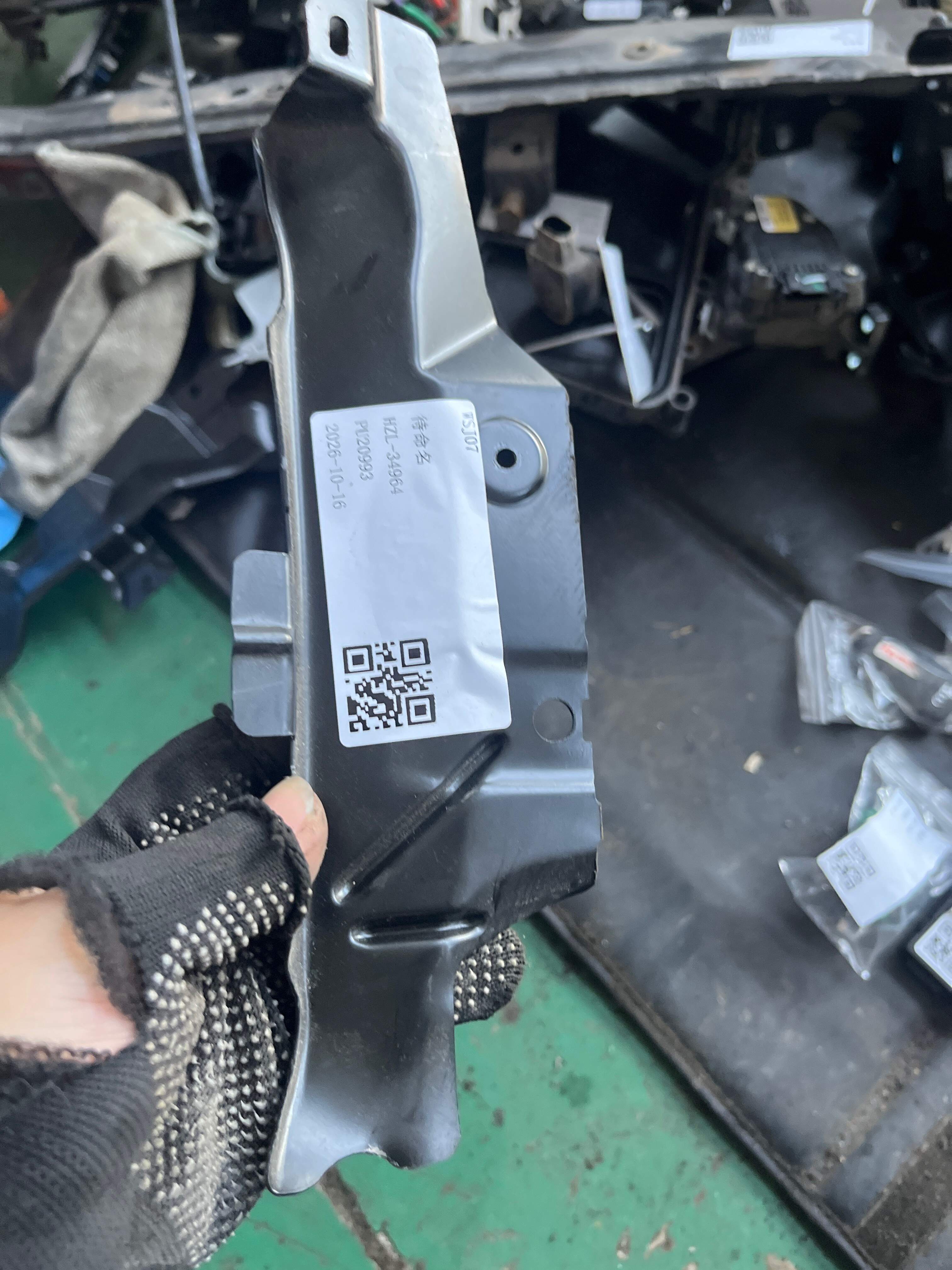 4L0880755 导向件 B柱