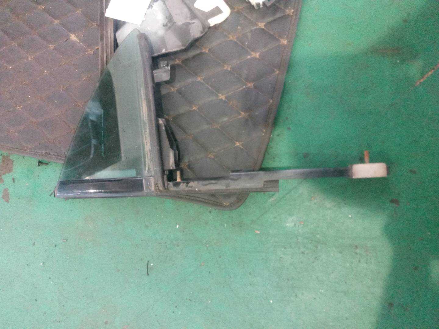 A1177300118 后门三角窗玻璃（左）