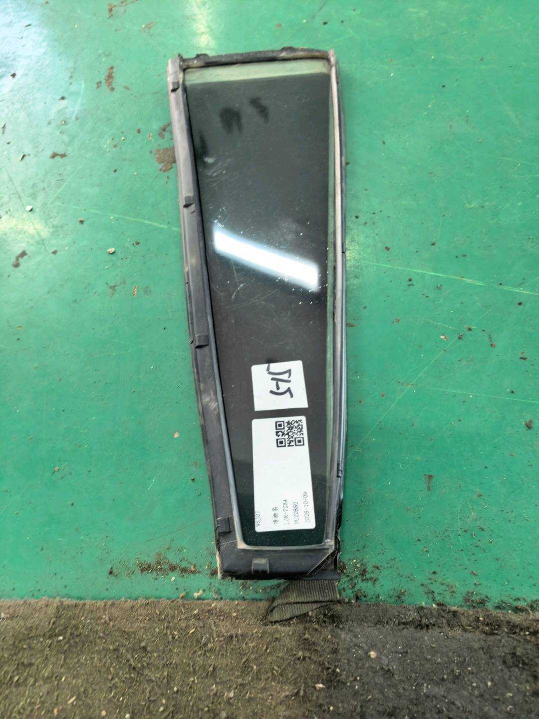 6812360231 后门三角窗玻璃(右)