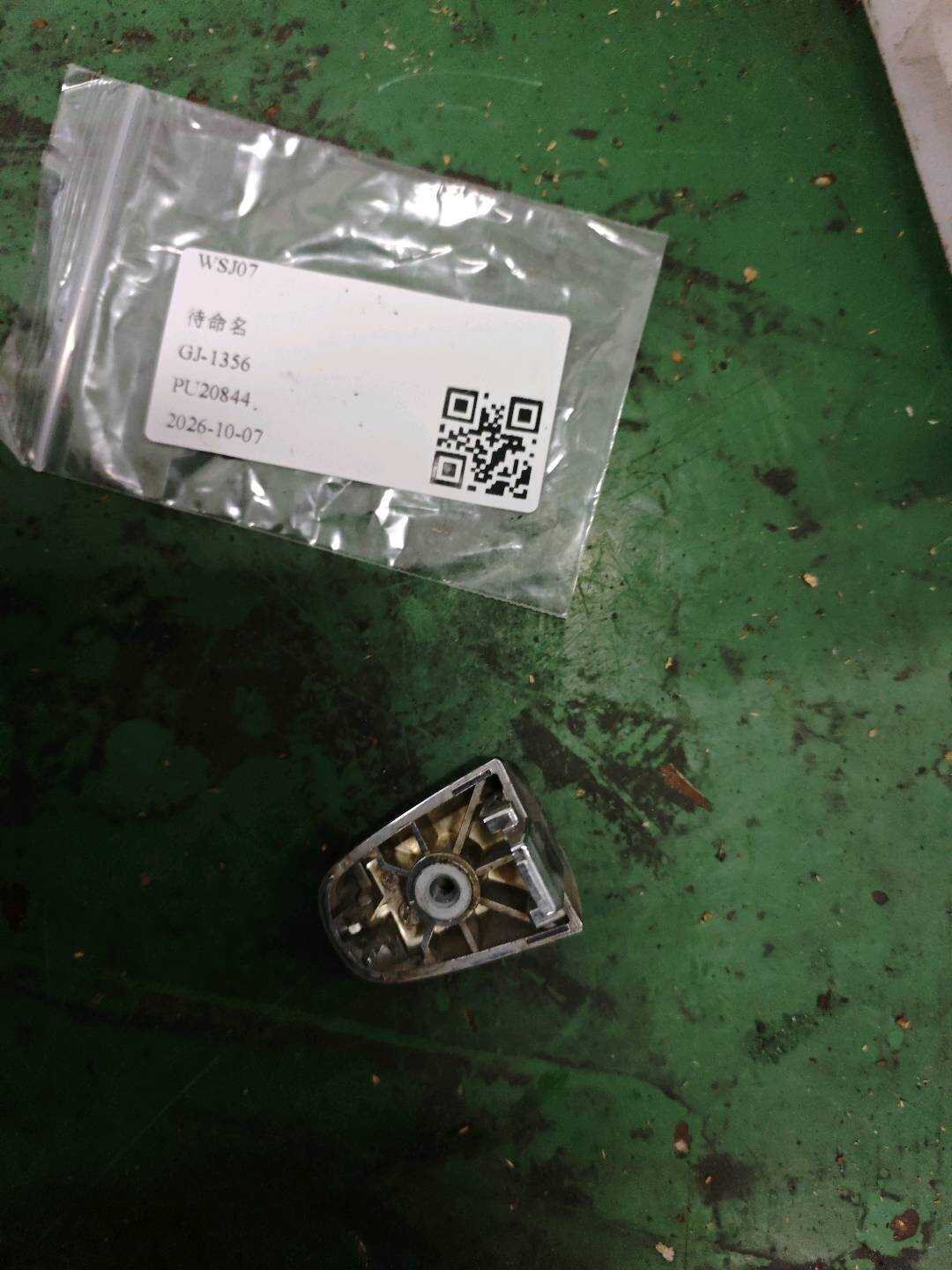 692070N010A0 后门外拉手饰盖（左）