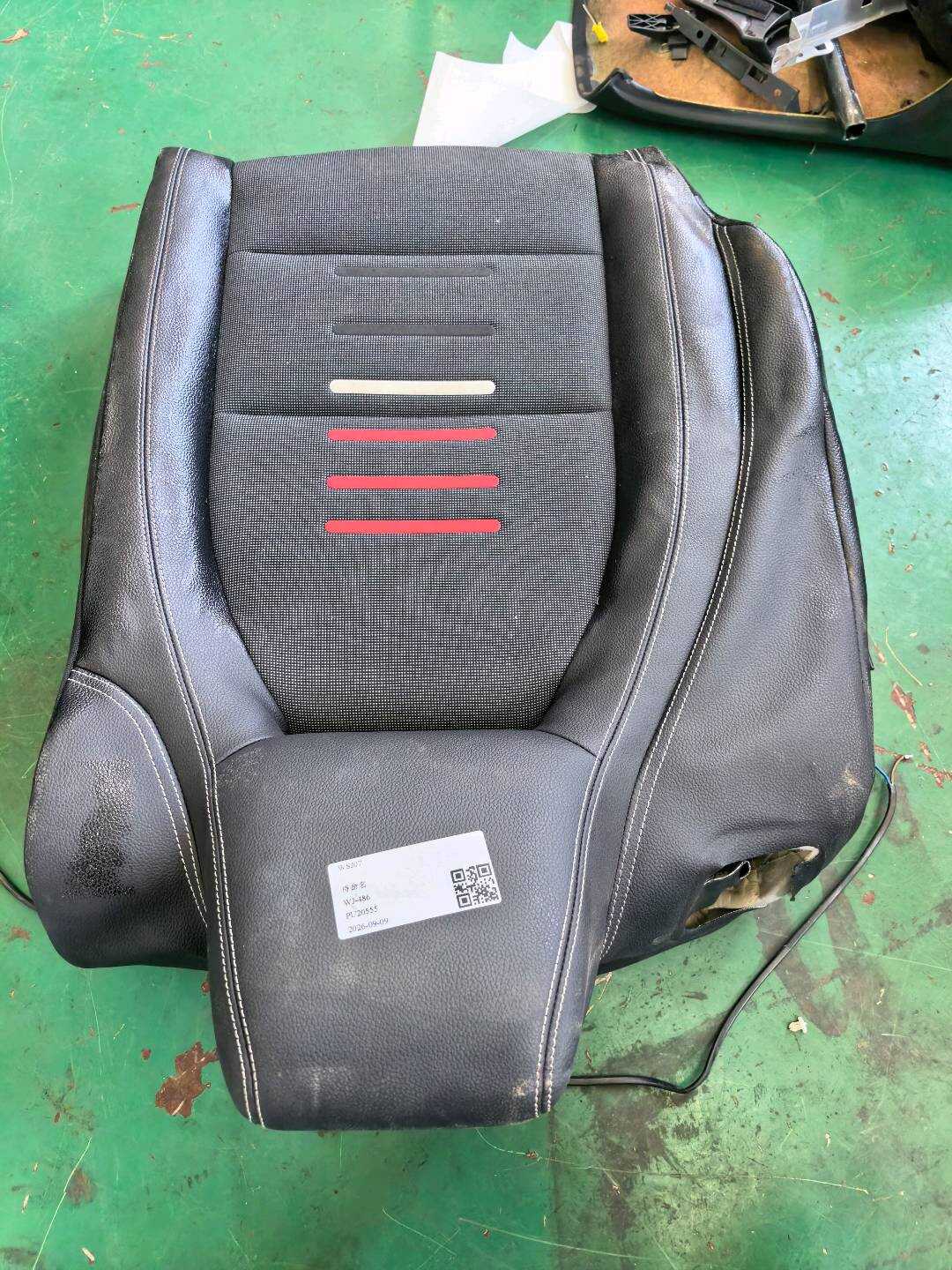 A1769207400 后座椅靠背软垫(右)