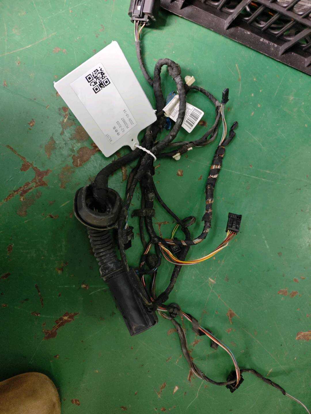 61129323472 前门线束(右)