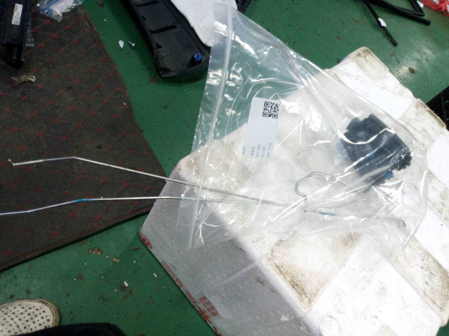 814204X030 Rear Door Lock Mechanism, Right