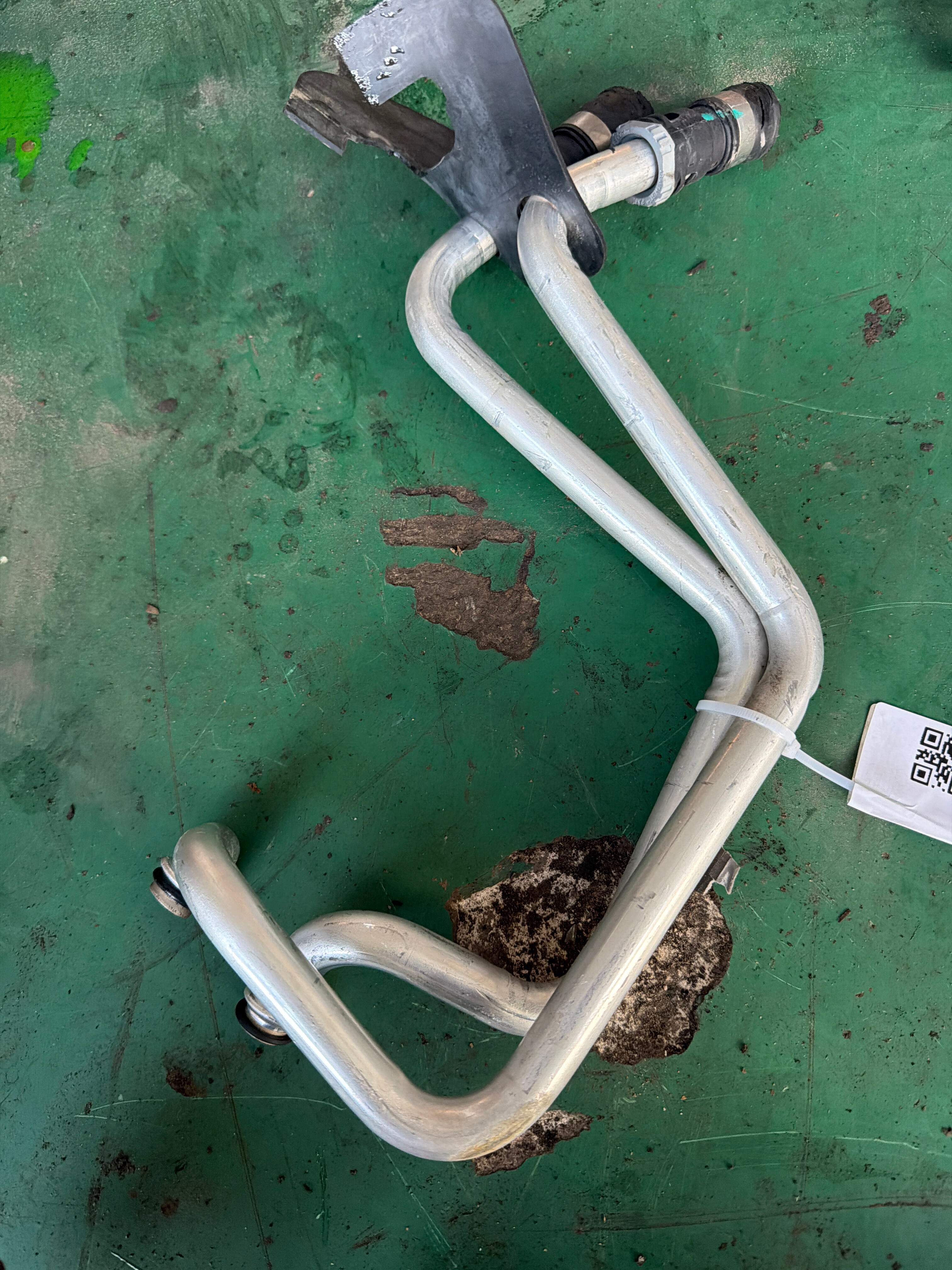 LR002680 暖风散热器连接管