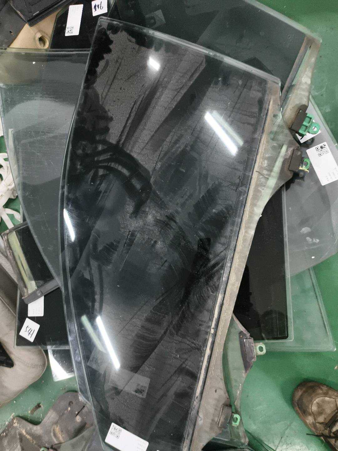 6810206150 前门玻璃(左)