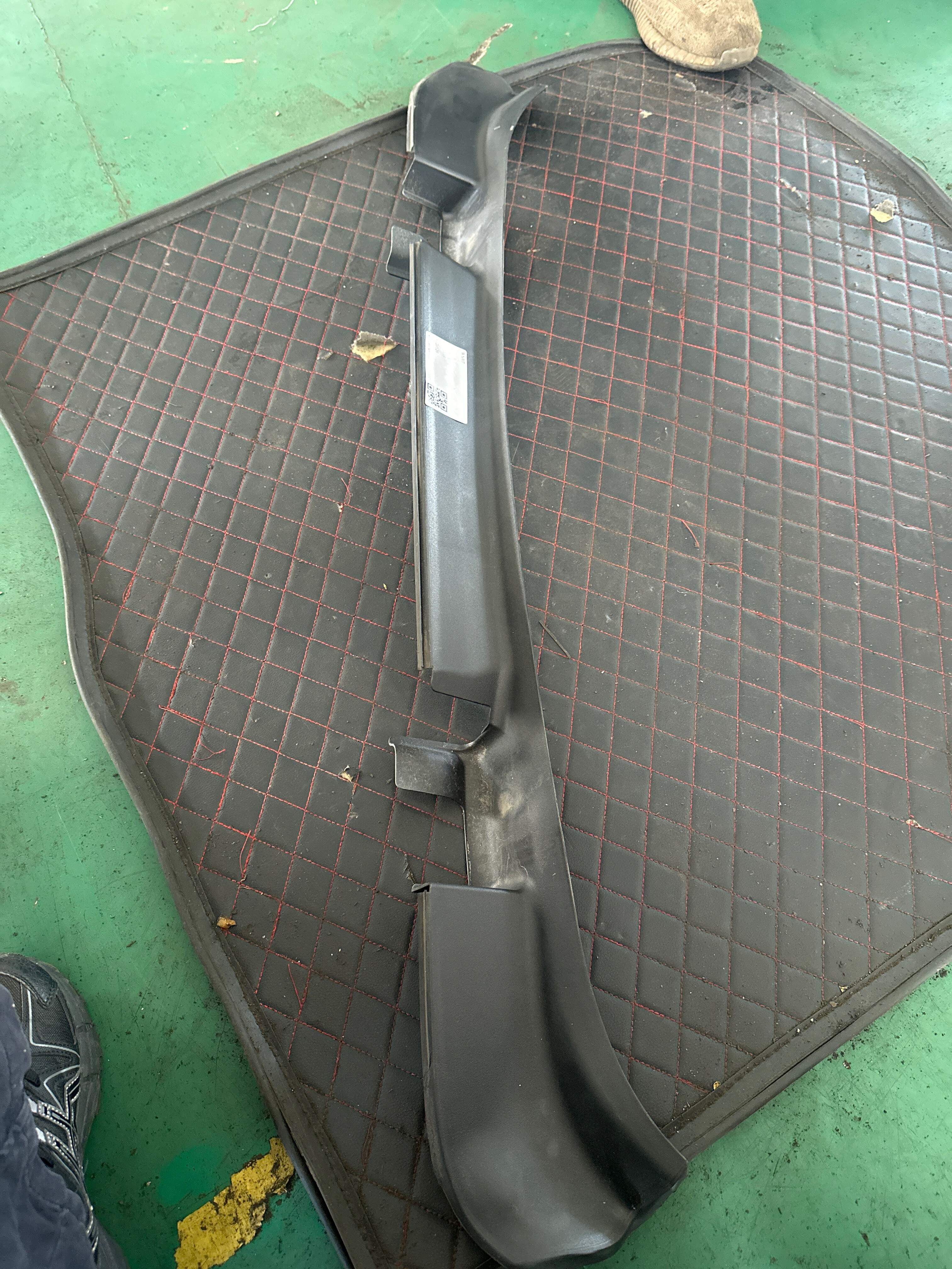 A2536900100 尾盖内饰板（中上）
