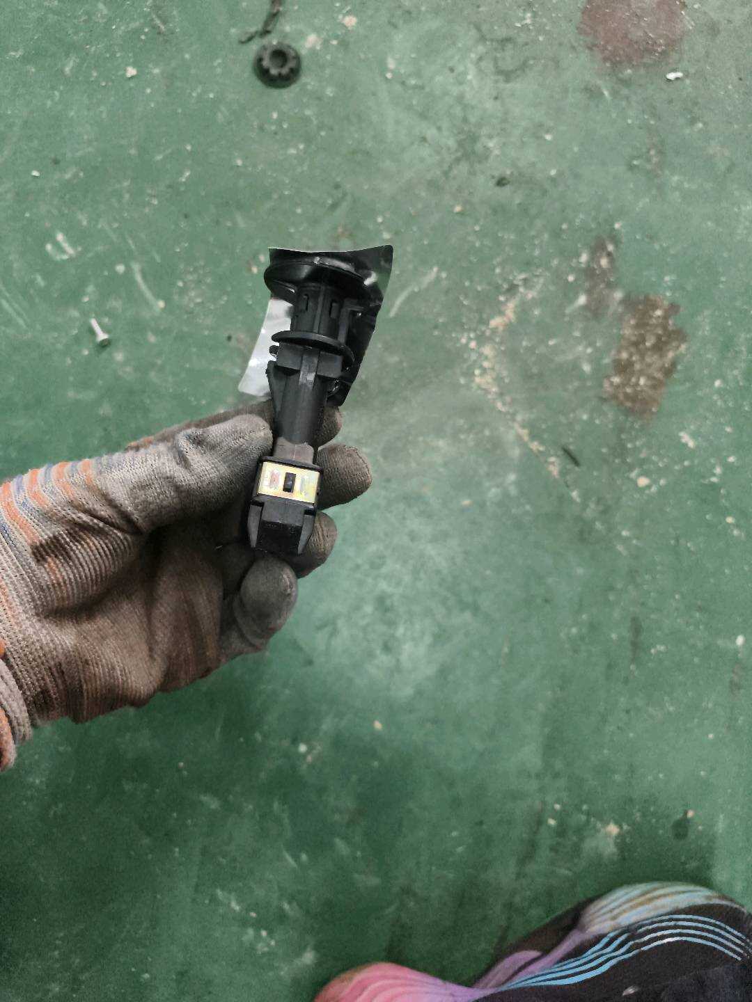 L8P0881920E4PK 副驾驶员座椅头枕导套(右)