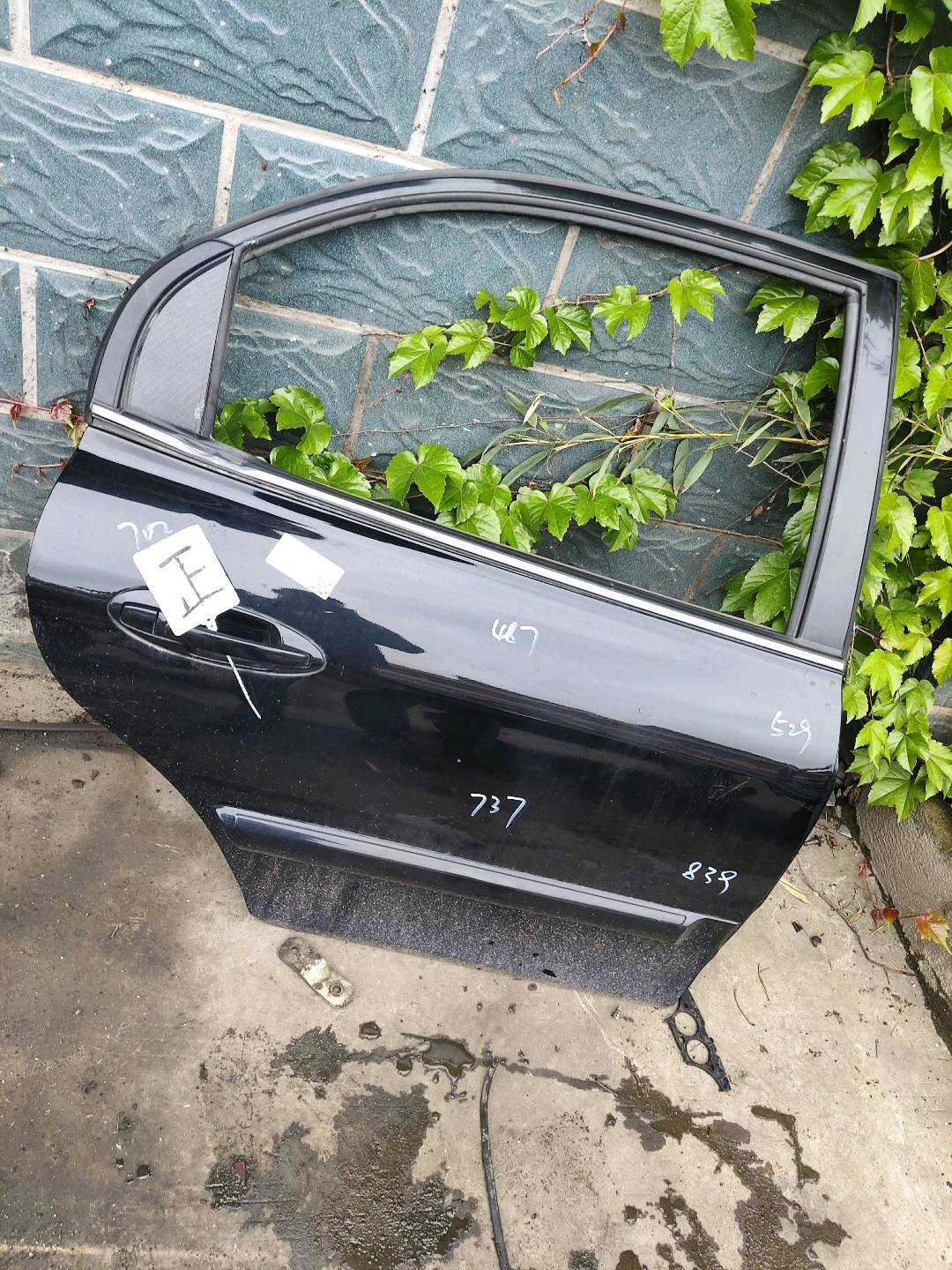 770043C010 后门壳（右）
