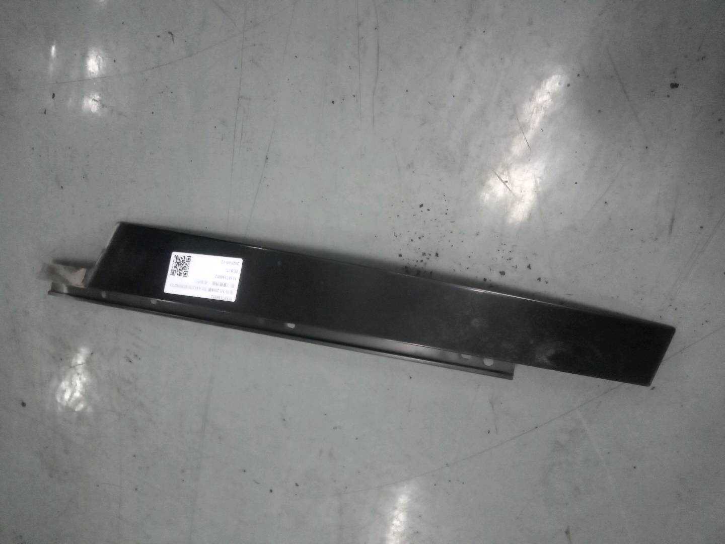 51337136952 前门窗框外饰板(右后)