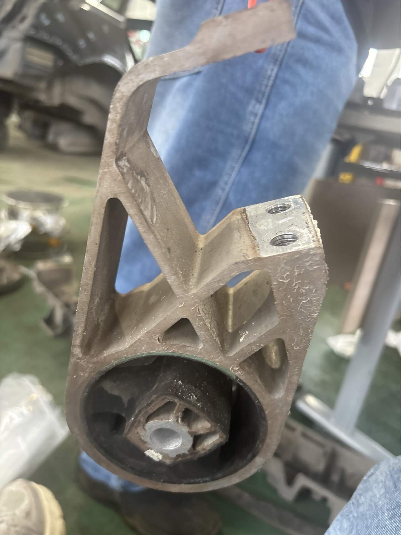 84227350 Engine Mount Rubber, Front