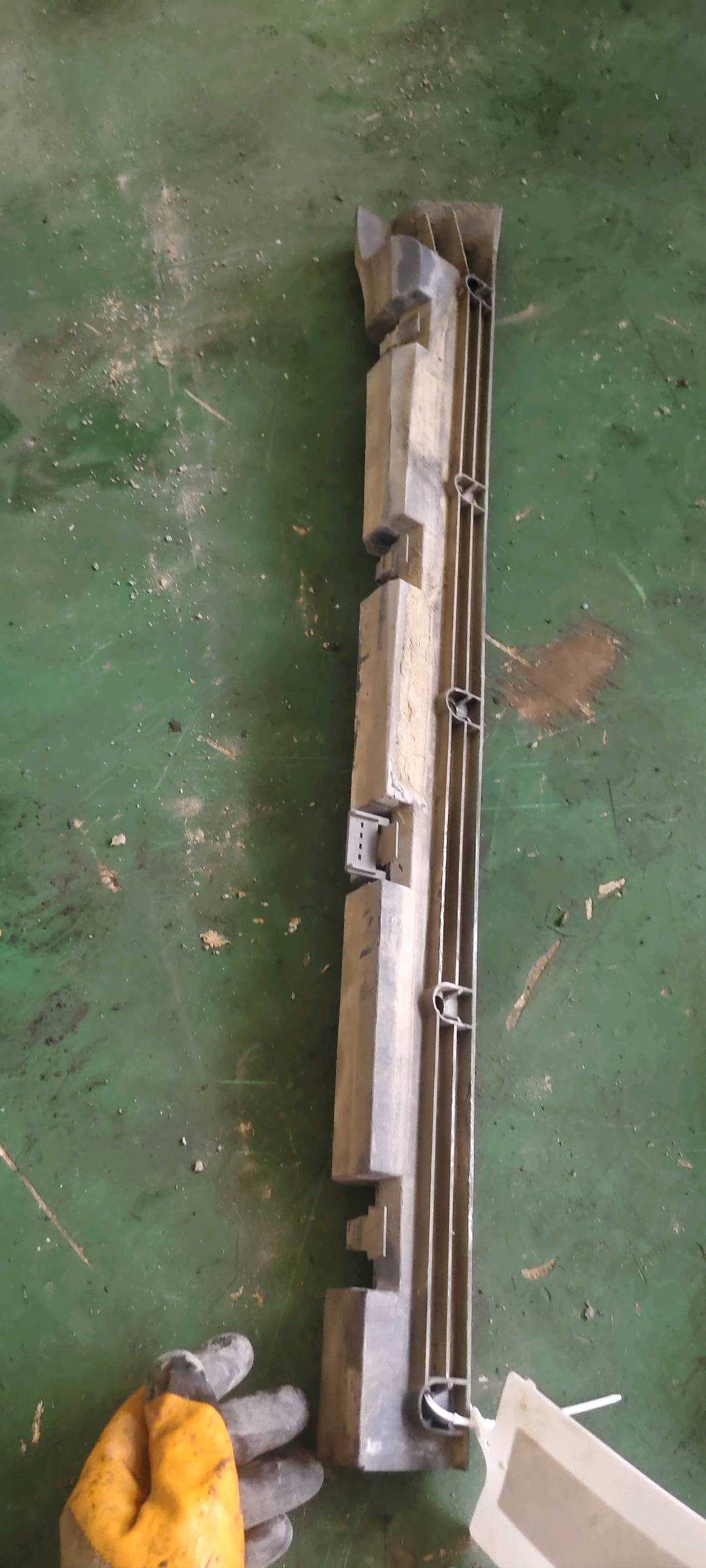 A1646981427 底大边支架（右后）