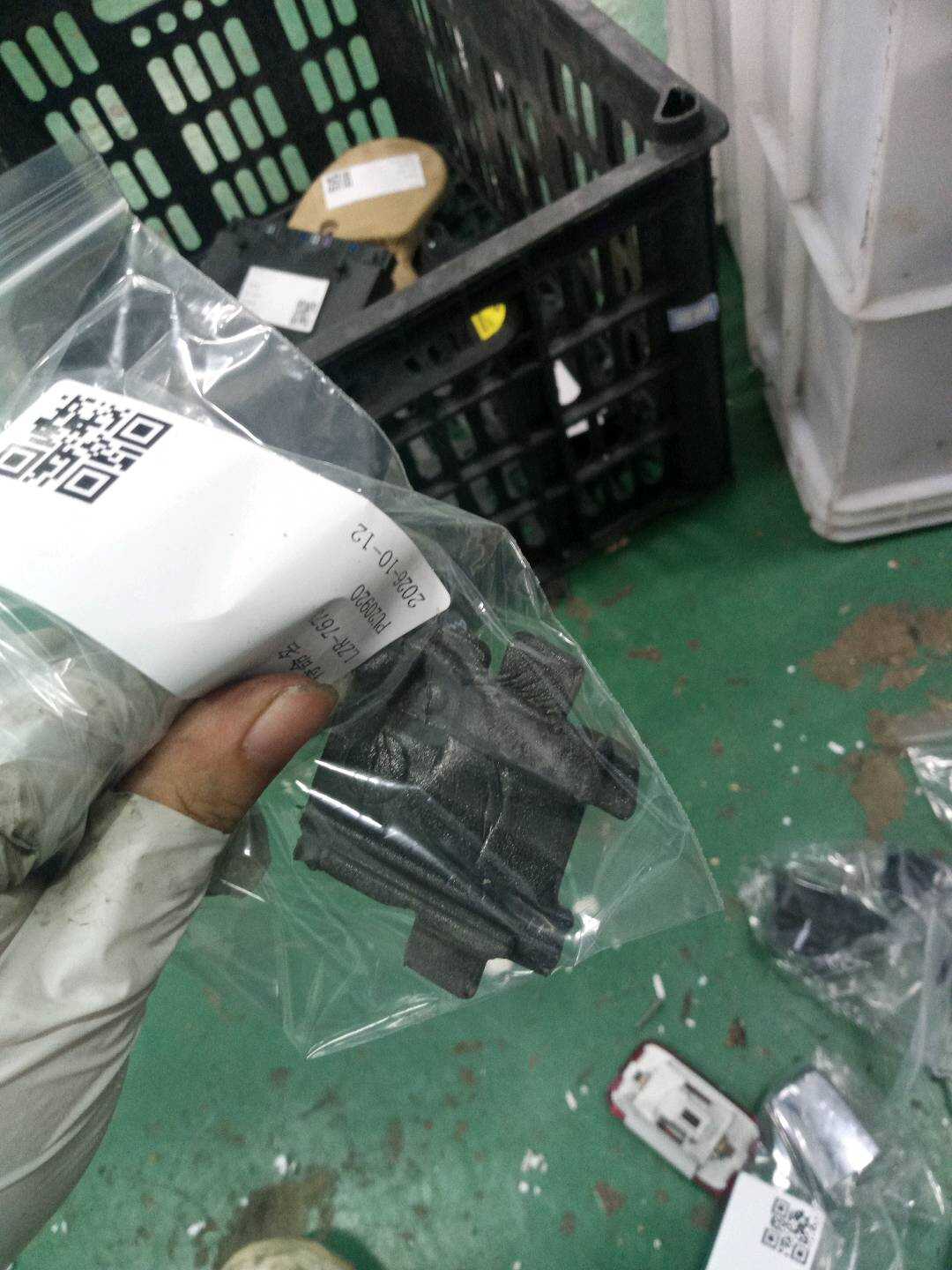 51357230843 密封件 封闭饰板 横梁 左侧