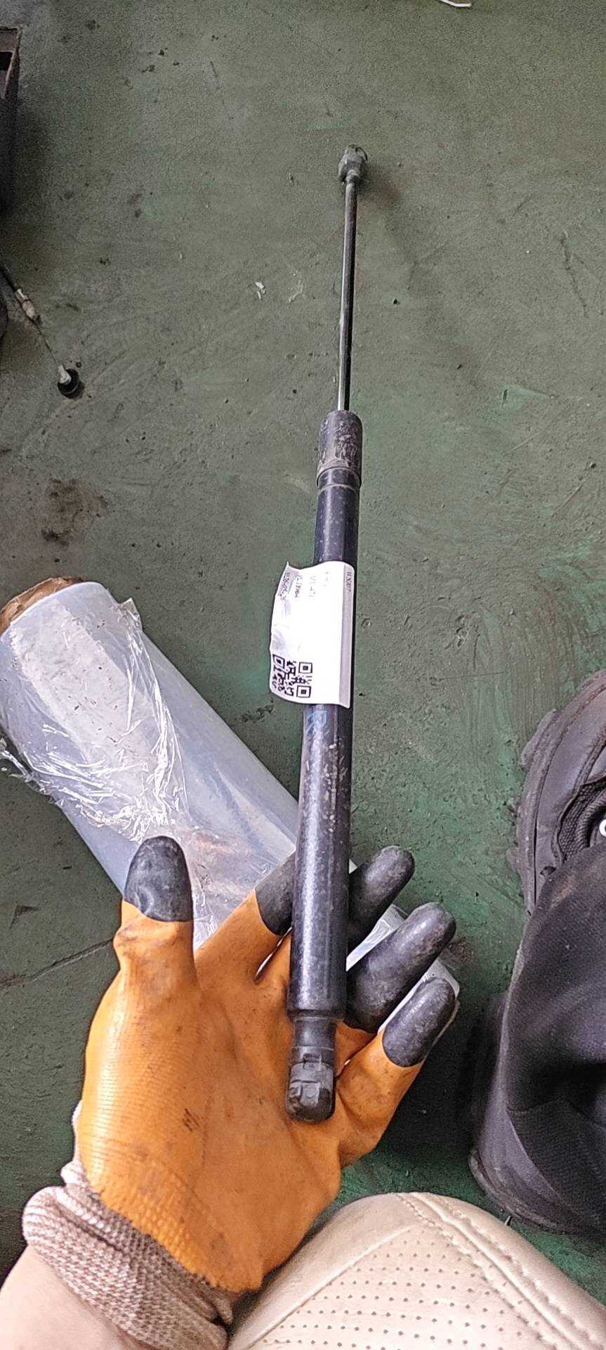 74820T0GA01 尾盖撑杆(右)