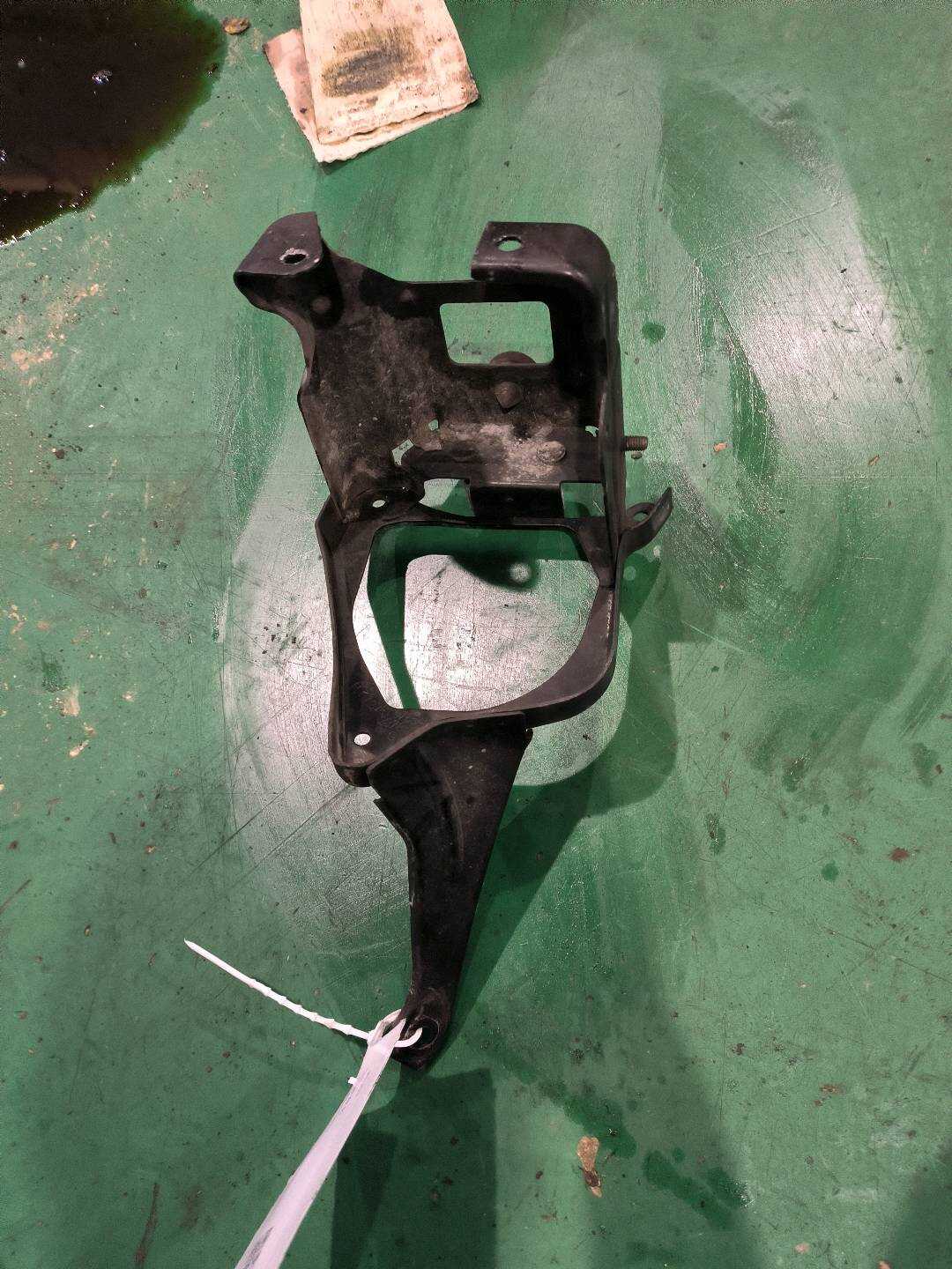 32416765403 Power Steering Pump Reservoir Bracket