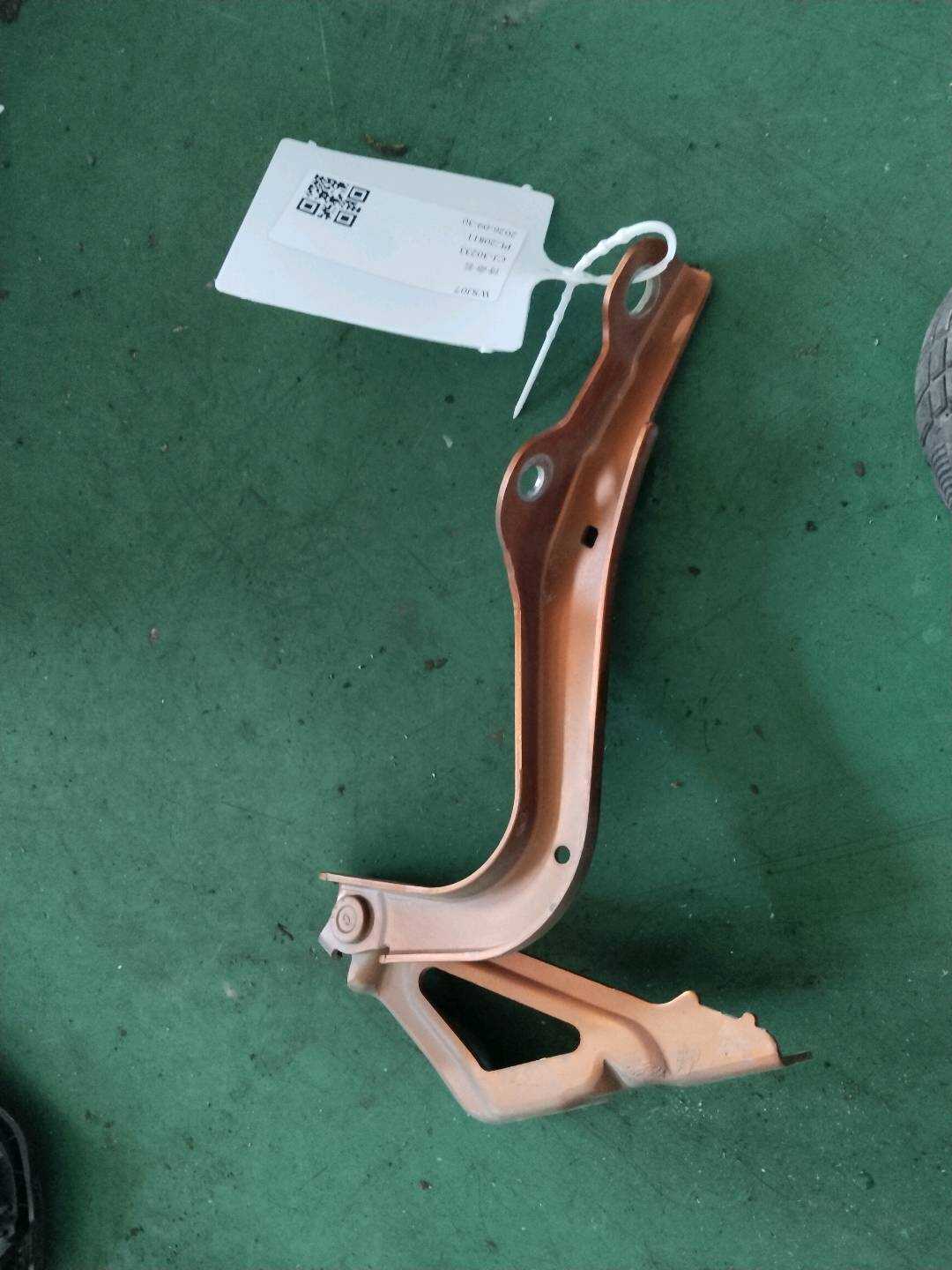 5032006800 发动机罩左铰链总成