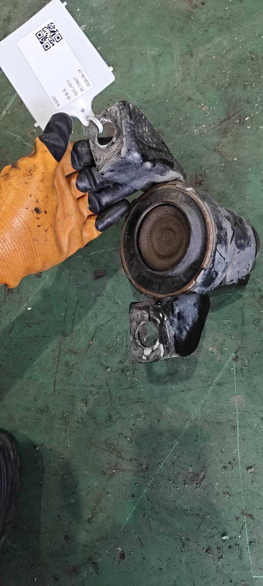 F2G36F012BC 发动机机脚胶(右)