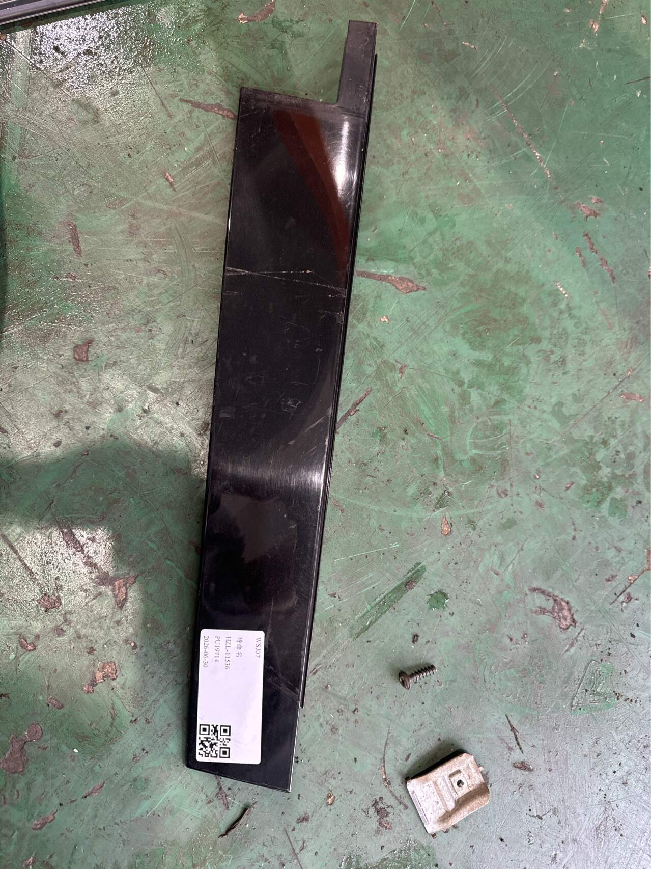 A1666900487 后门窗框外饰板（右前）
