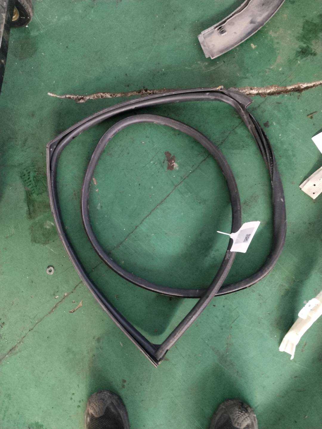 51767151384 前门车身密封胶条(右)