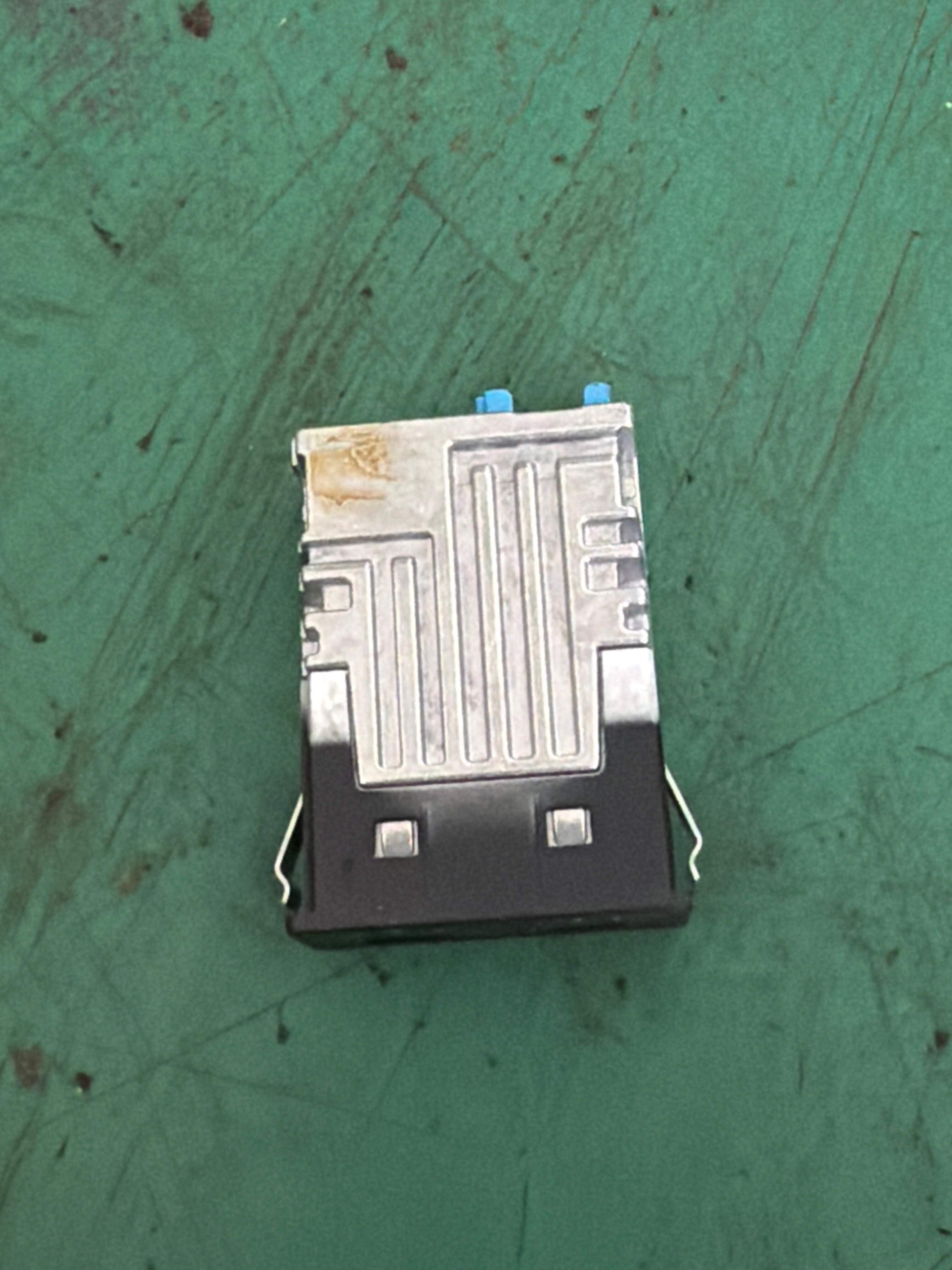 84108711938 双 USB 插口