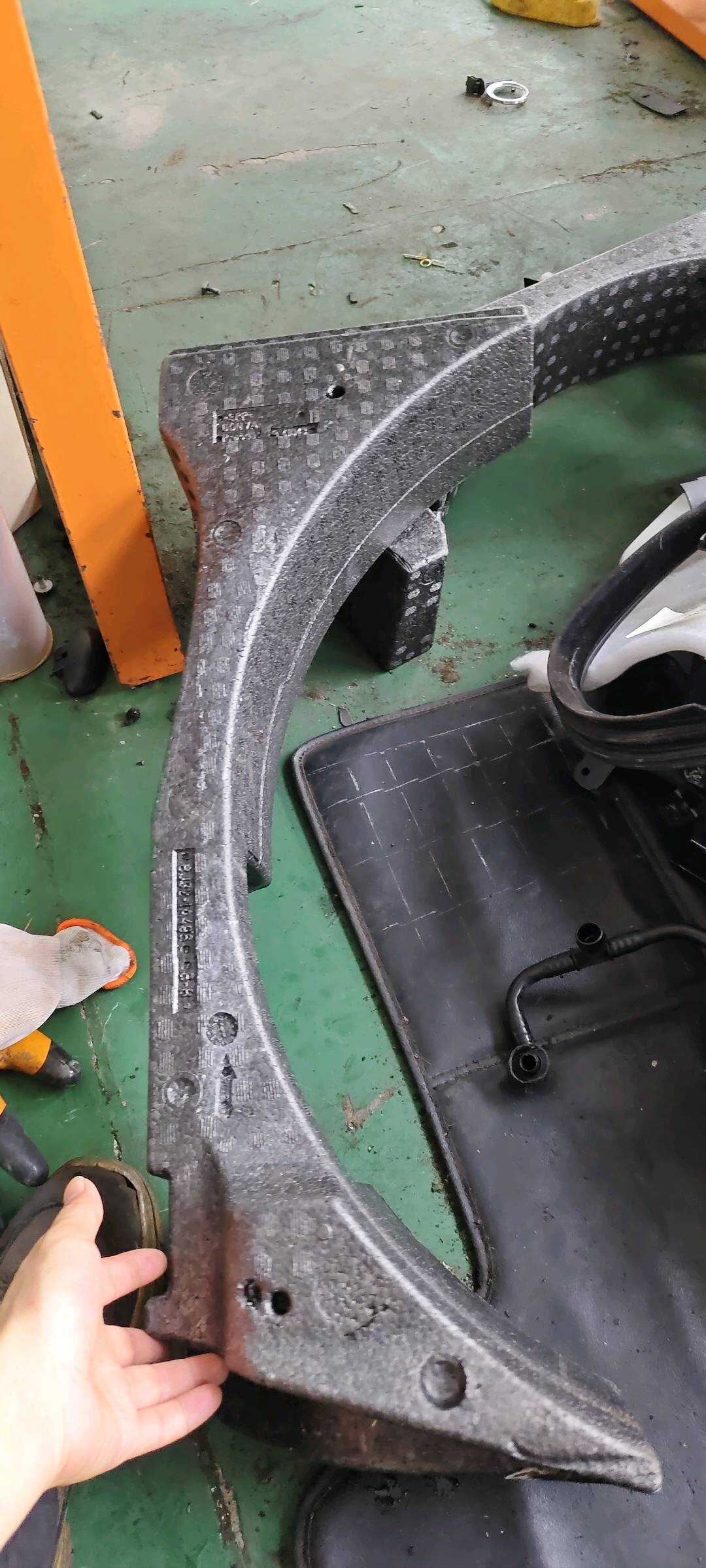 LR028435 Spare Tire Well Foam, Right