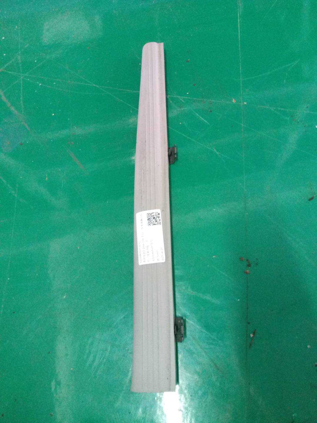A21168050357F72 前门槛装饰板（右）