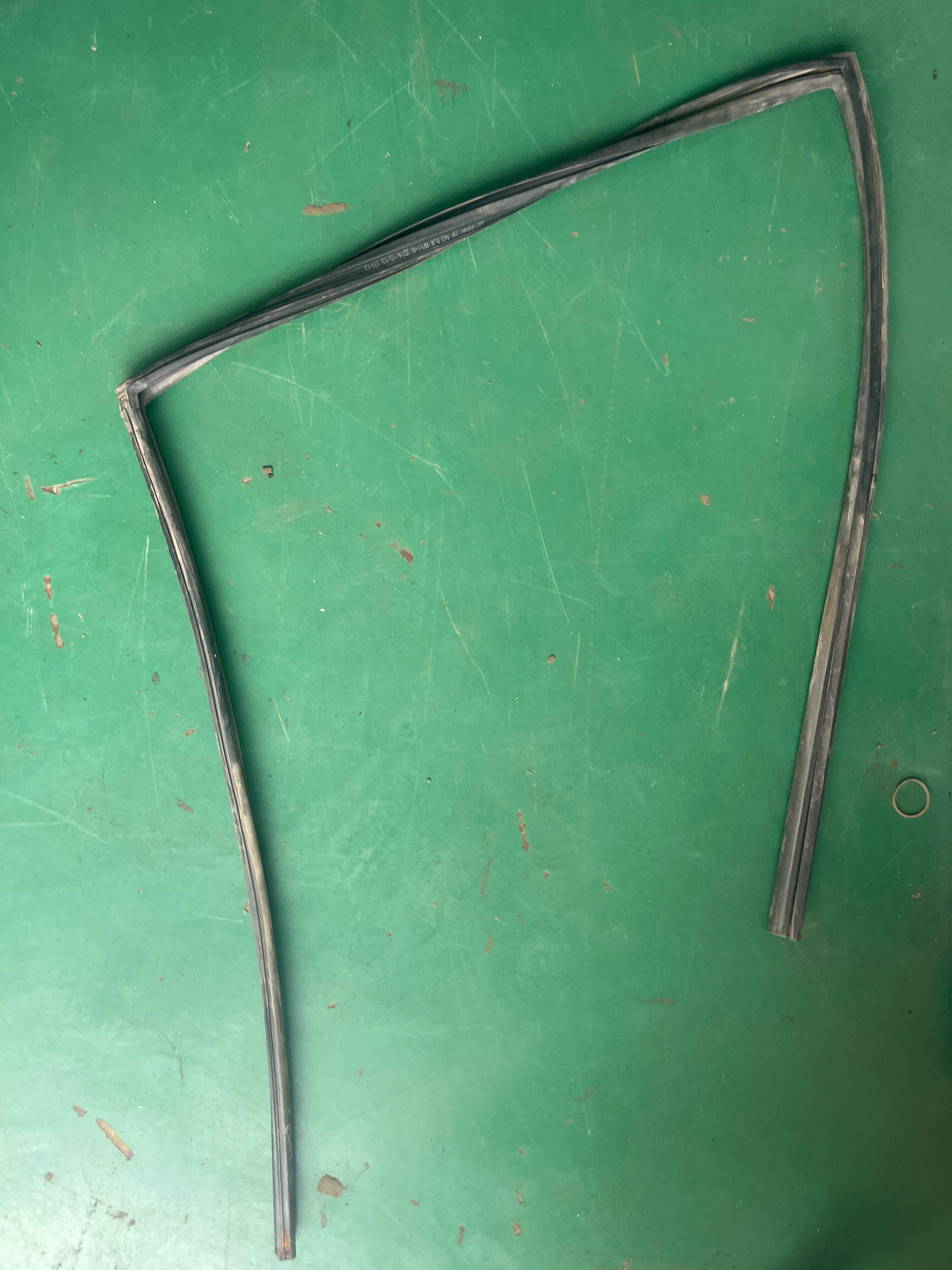 10106409 Rear Door Glass Run Channel Weatherstrip