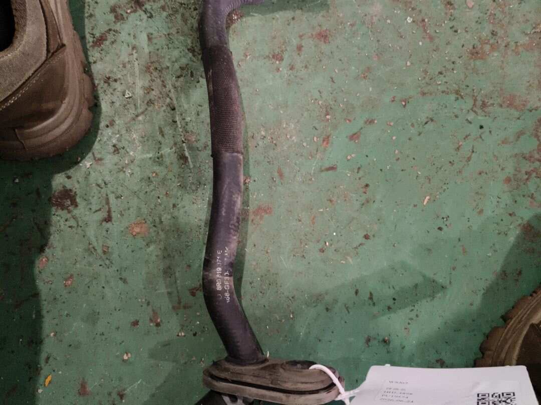 8R0819371E 暖风进水管