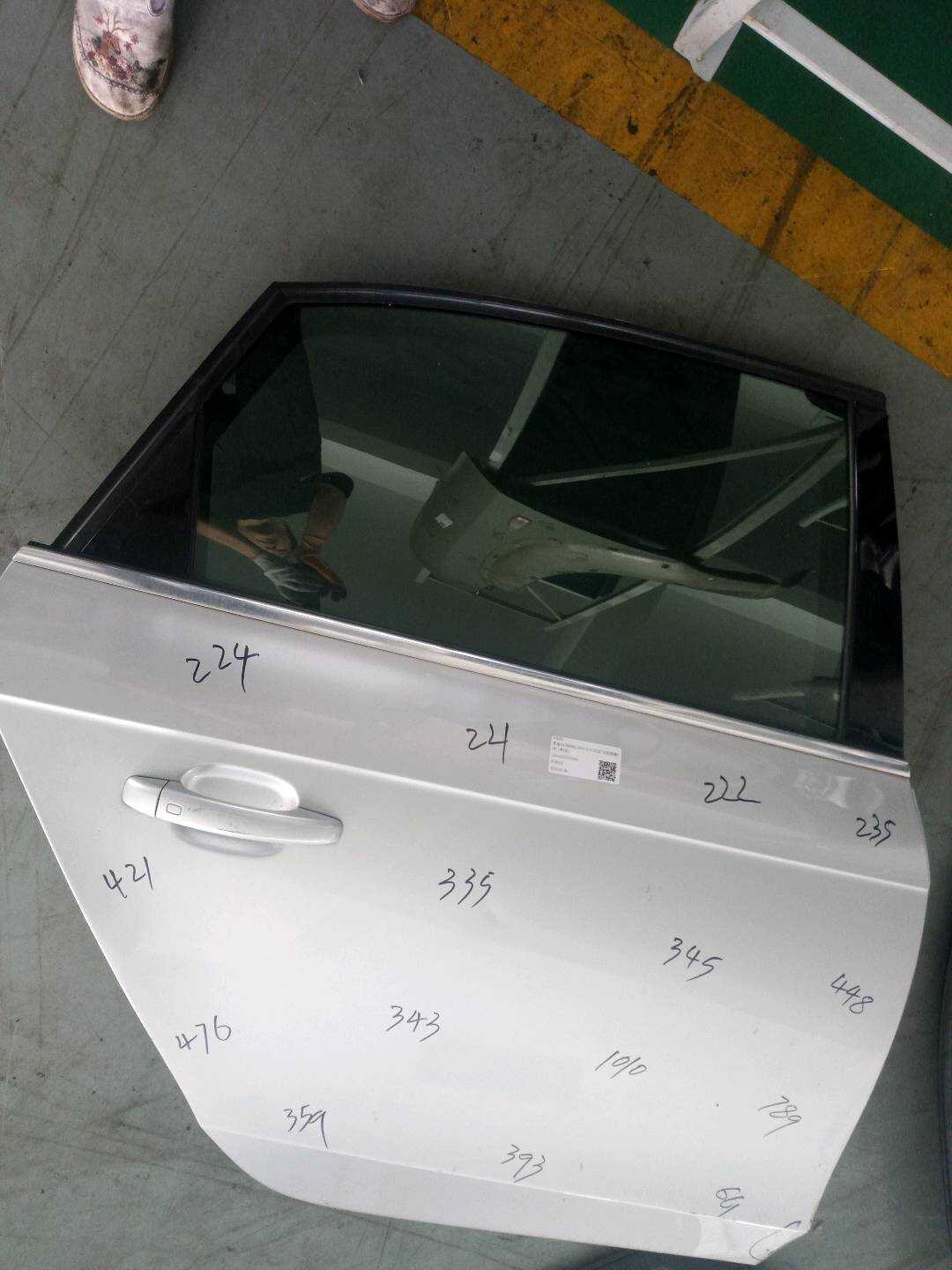 L8KD833052A 后门壳（右）