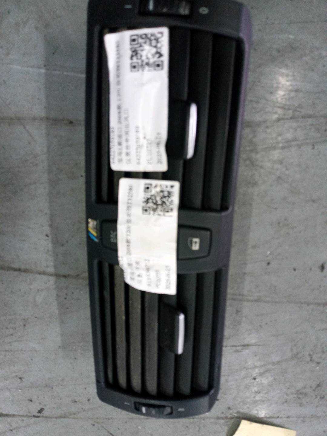 64227059189 仪表台中间出风口
