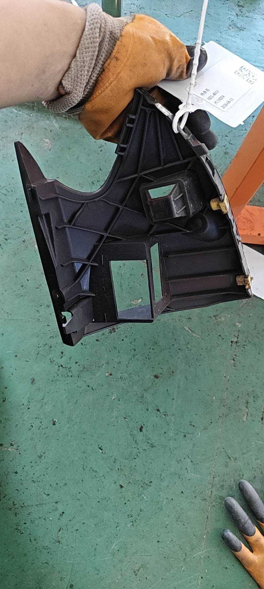 41357230583 Front Fender Mounting Bracket, Front Left