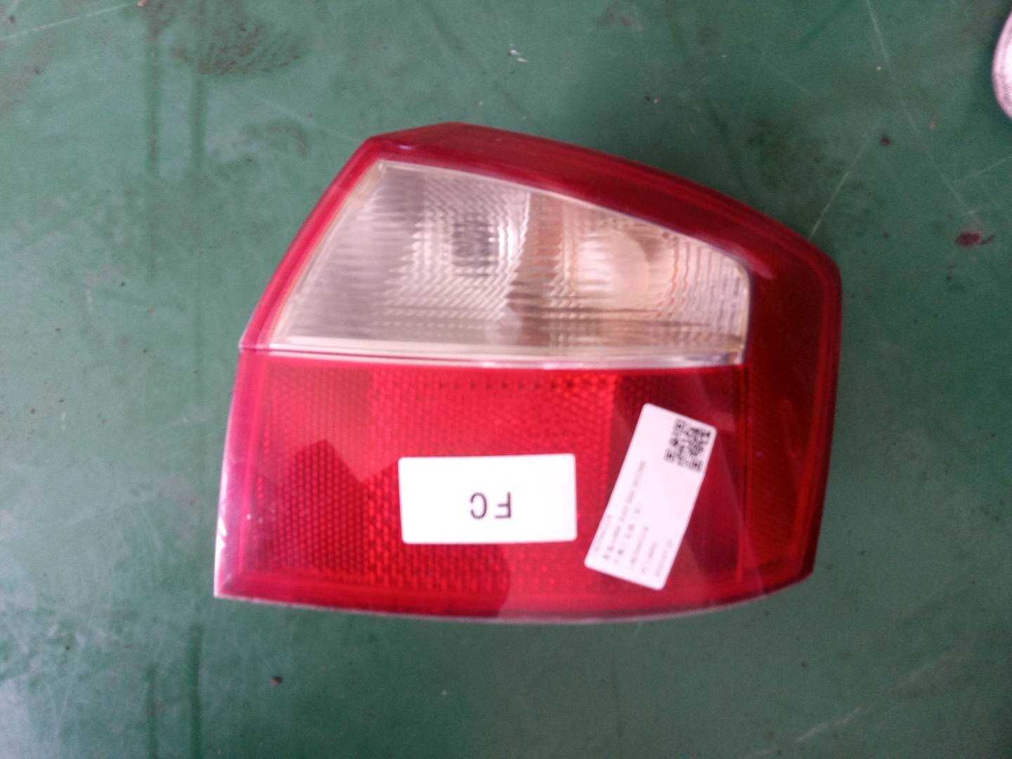 L8E5945218 外尾灯总成(右)