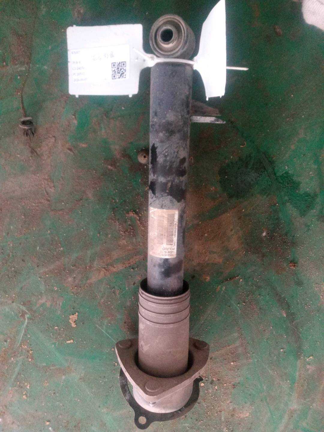 33526781922 后减震器芯(右)