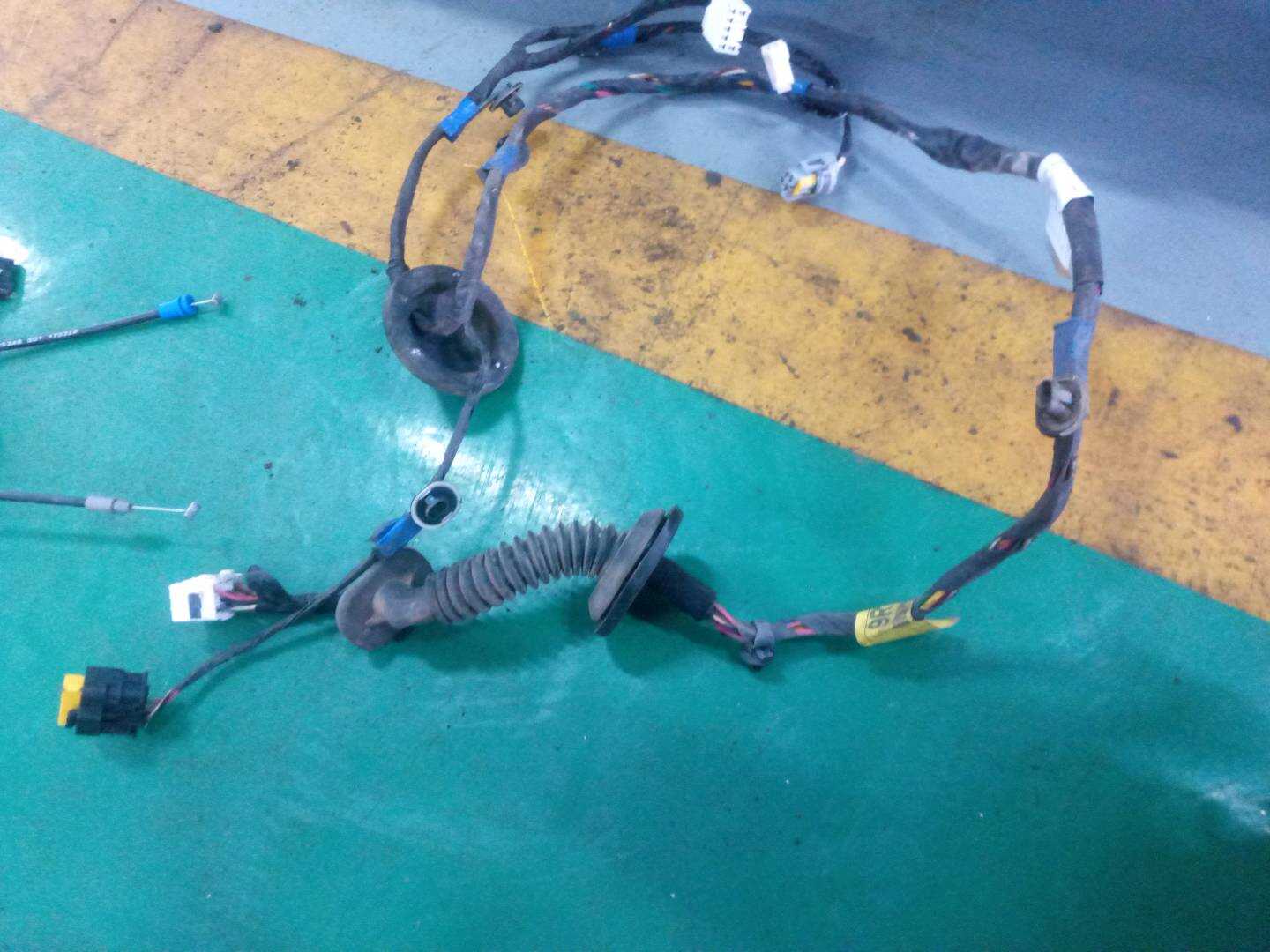 916610R010 Rear Door Wiring Harness, Right