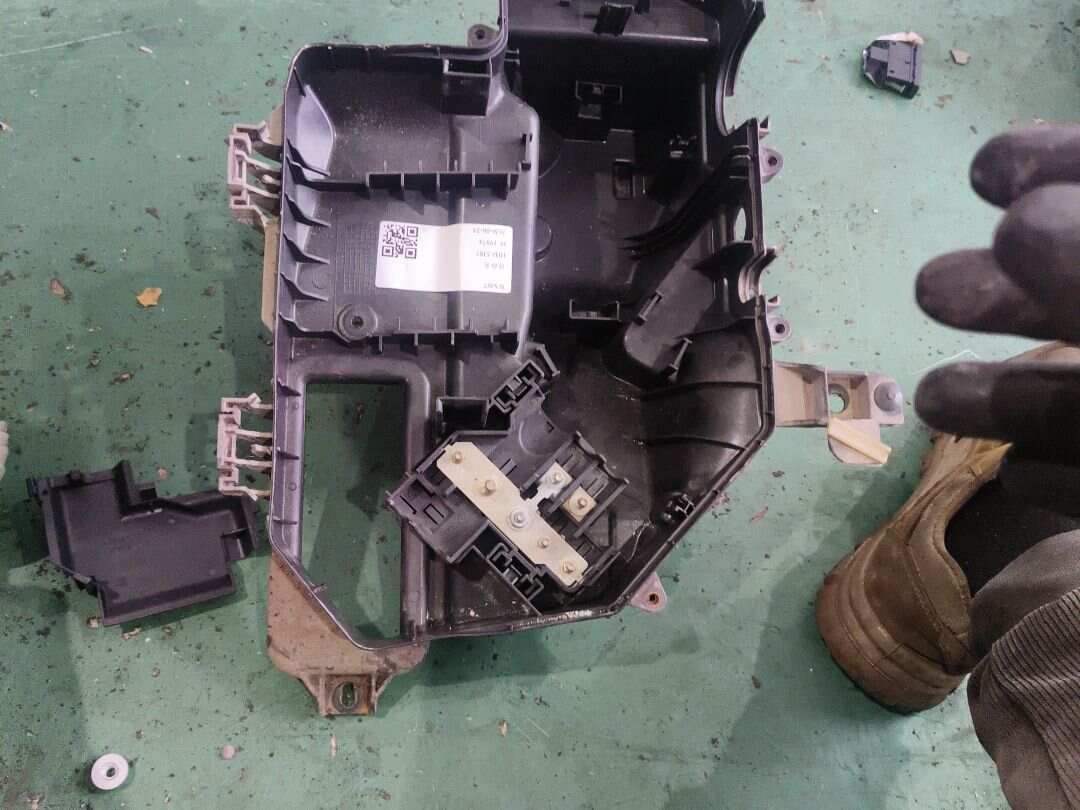 4F1907355A 发动机电脑护壳底座