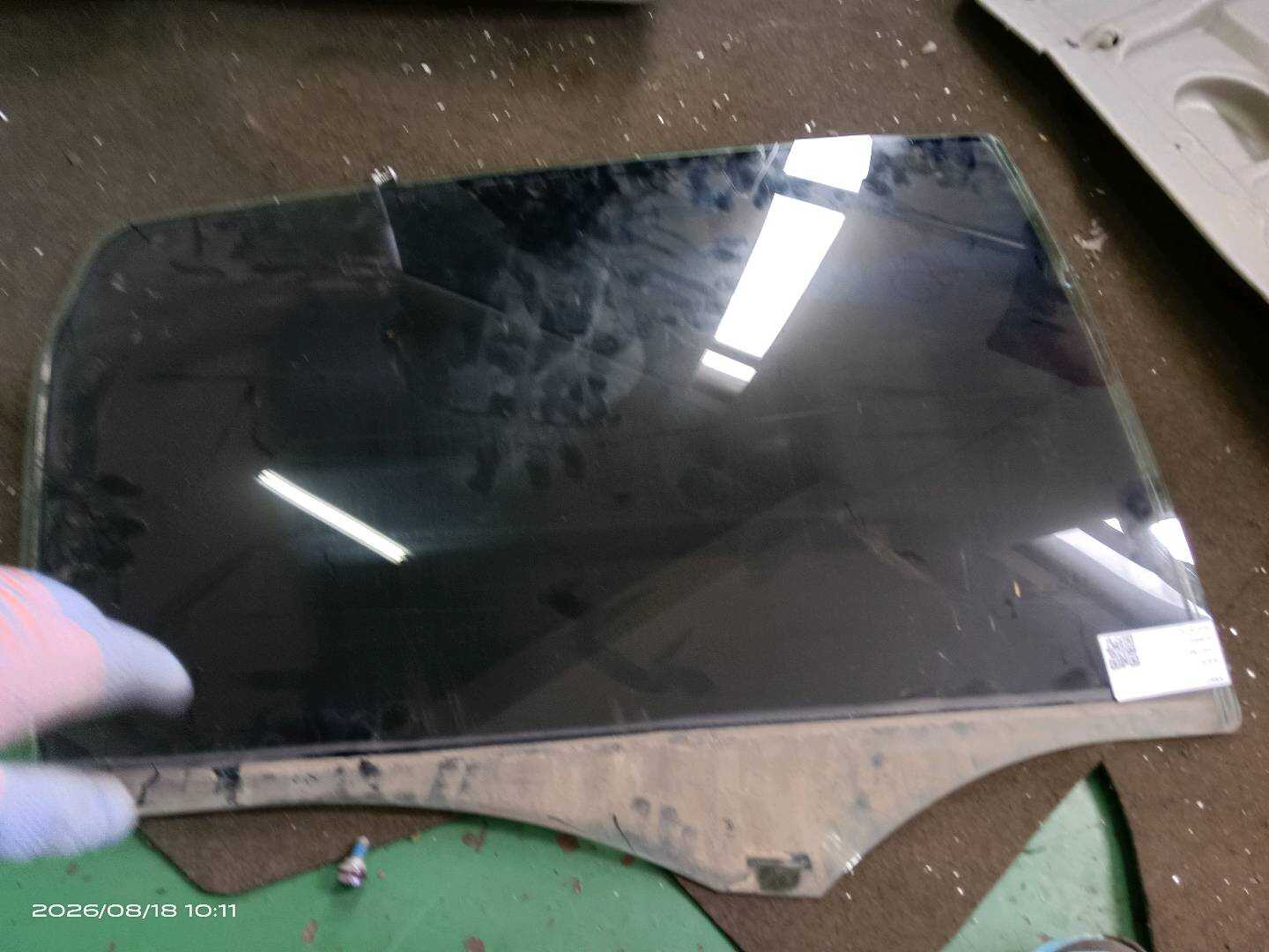 A1697350200 后门玻璃(右)
