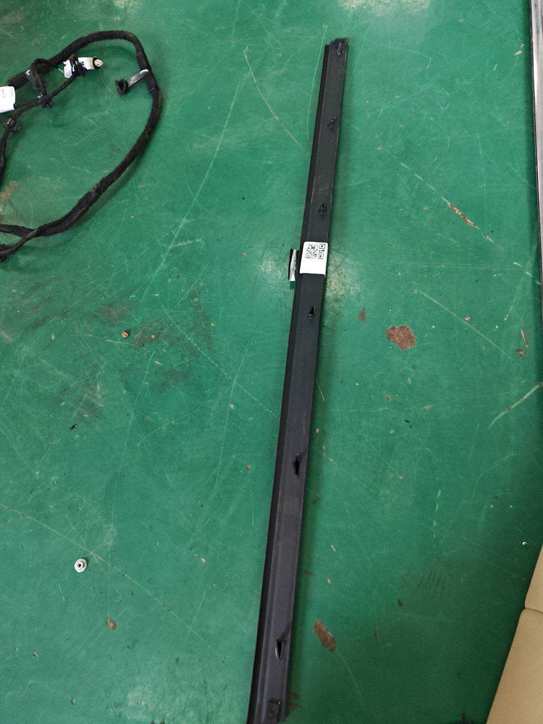SC6107117A Front Left Door Inner Belt Weatherstrip