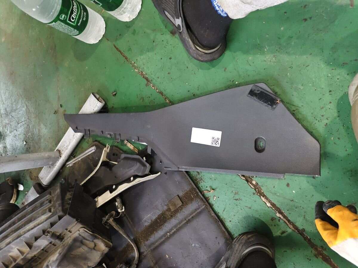 1K1863045C Center Console Trim Panel, Left