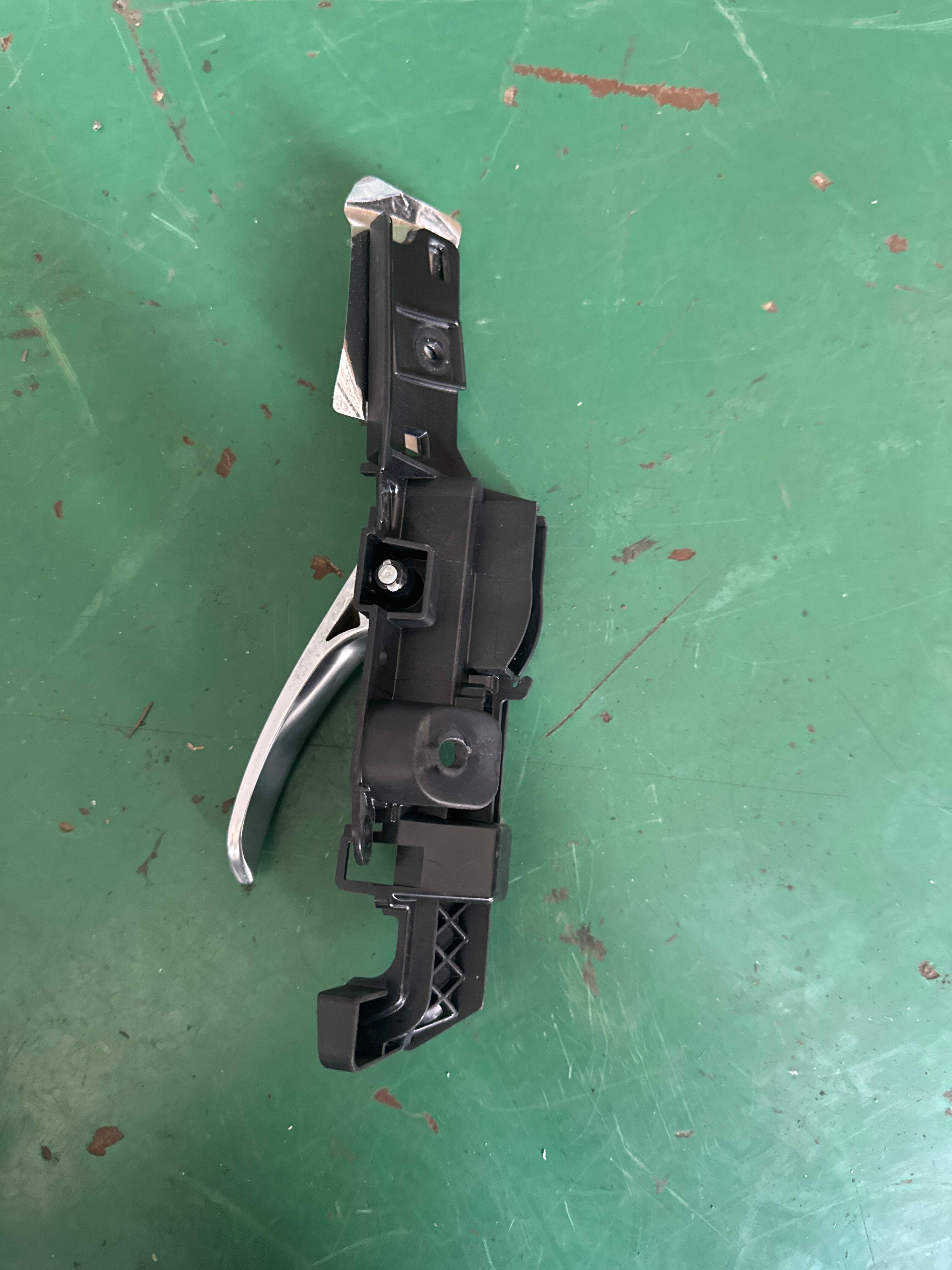 51219112430 Front Door Inner Handle, Right