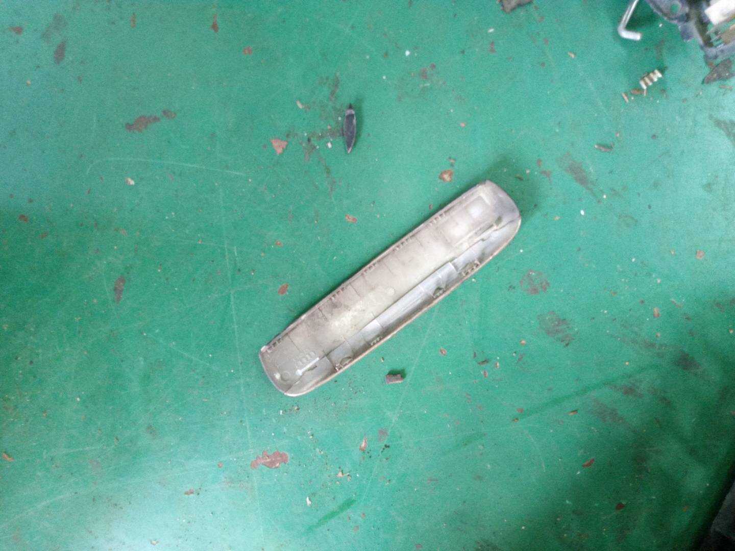 L4F0839239AGRU 后门外拉手饰盖（右）