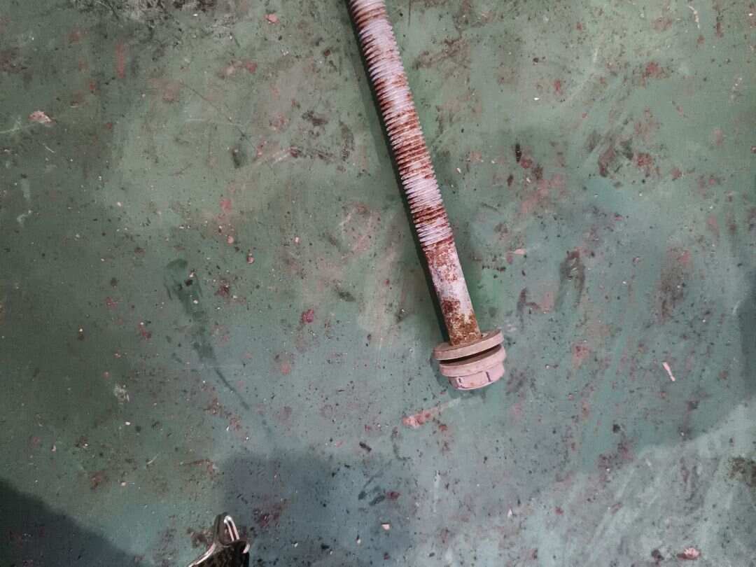 T2H3200 Bolt